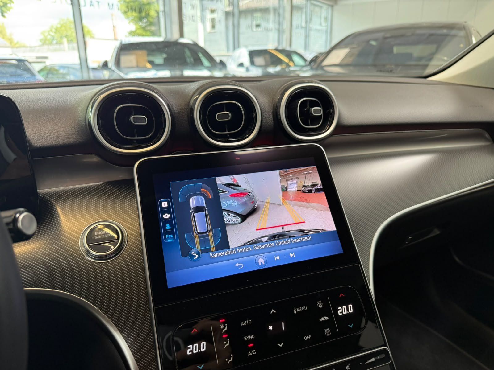 Fahrzeugabbildung Mercedes-Benz C 300 e T AVANTGARDE+DISTR+AHK+KAMERA+KEYLESS