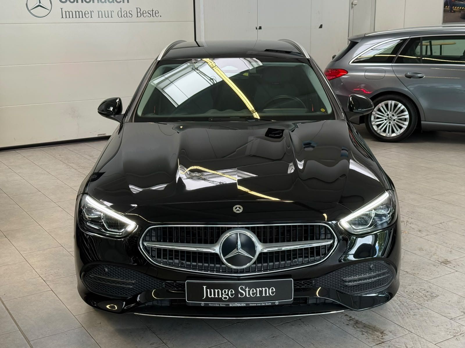 Fahrzeugabbildung Mercedes-Benz C 300 e T AVANTGARDE+DISTR+AHK+KAMERA+KEYLESS