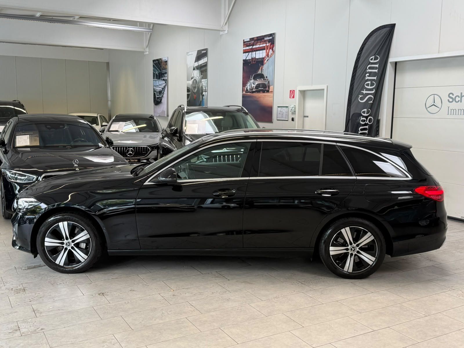 Fahrzeugabbildung Mercedes-Benz C 300 e T AVANTGARDE+DISTR+AHK+KAMERA+KEYLESS