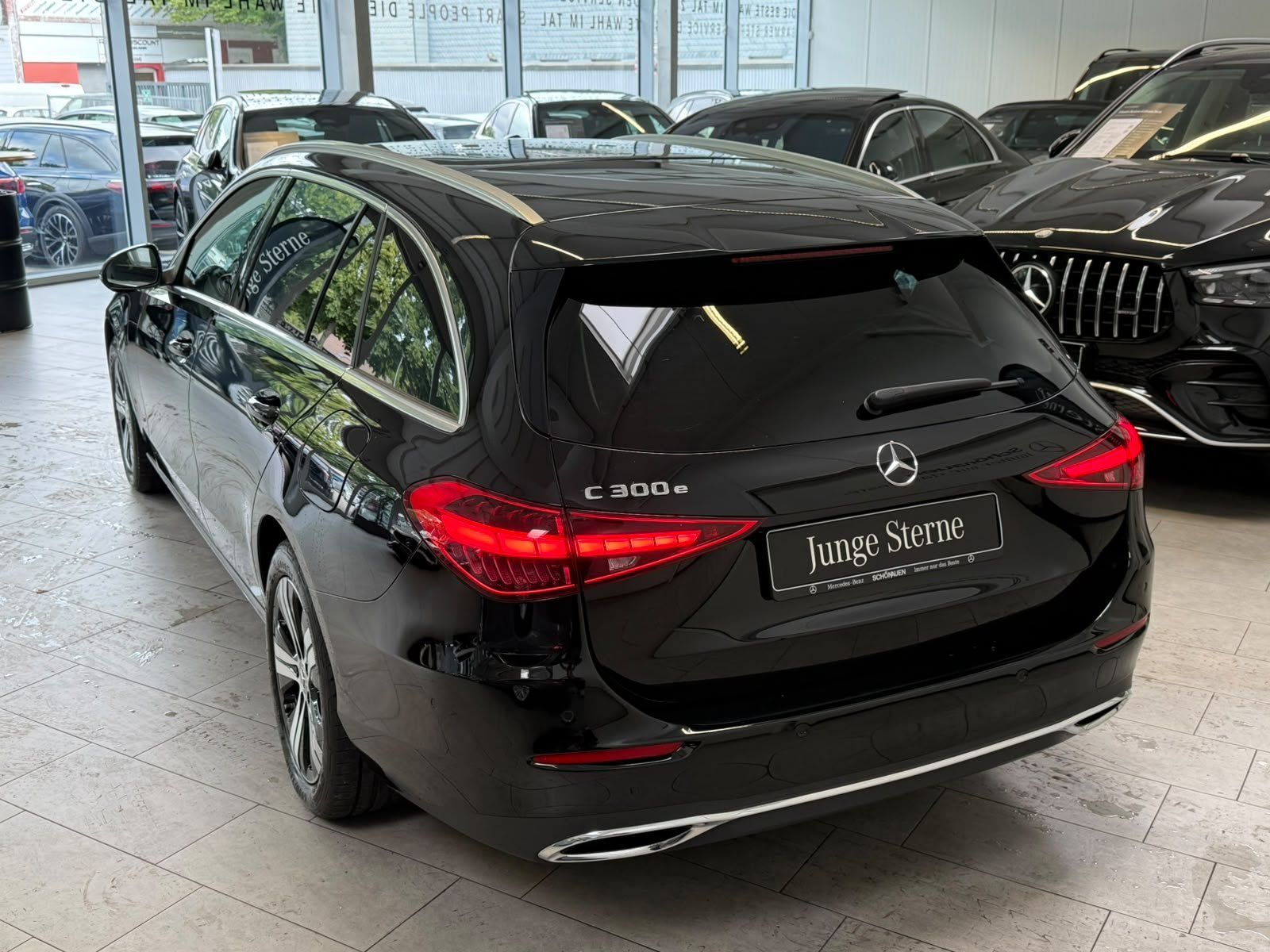 Fahrzeugabbildung Mercedes-Benz C 300 e T AVANTGARDE+DISTR+AHK+KAMERA+KEYLESS