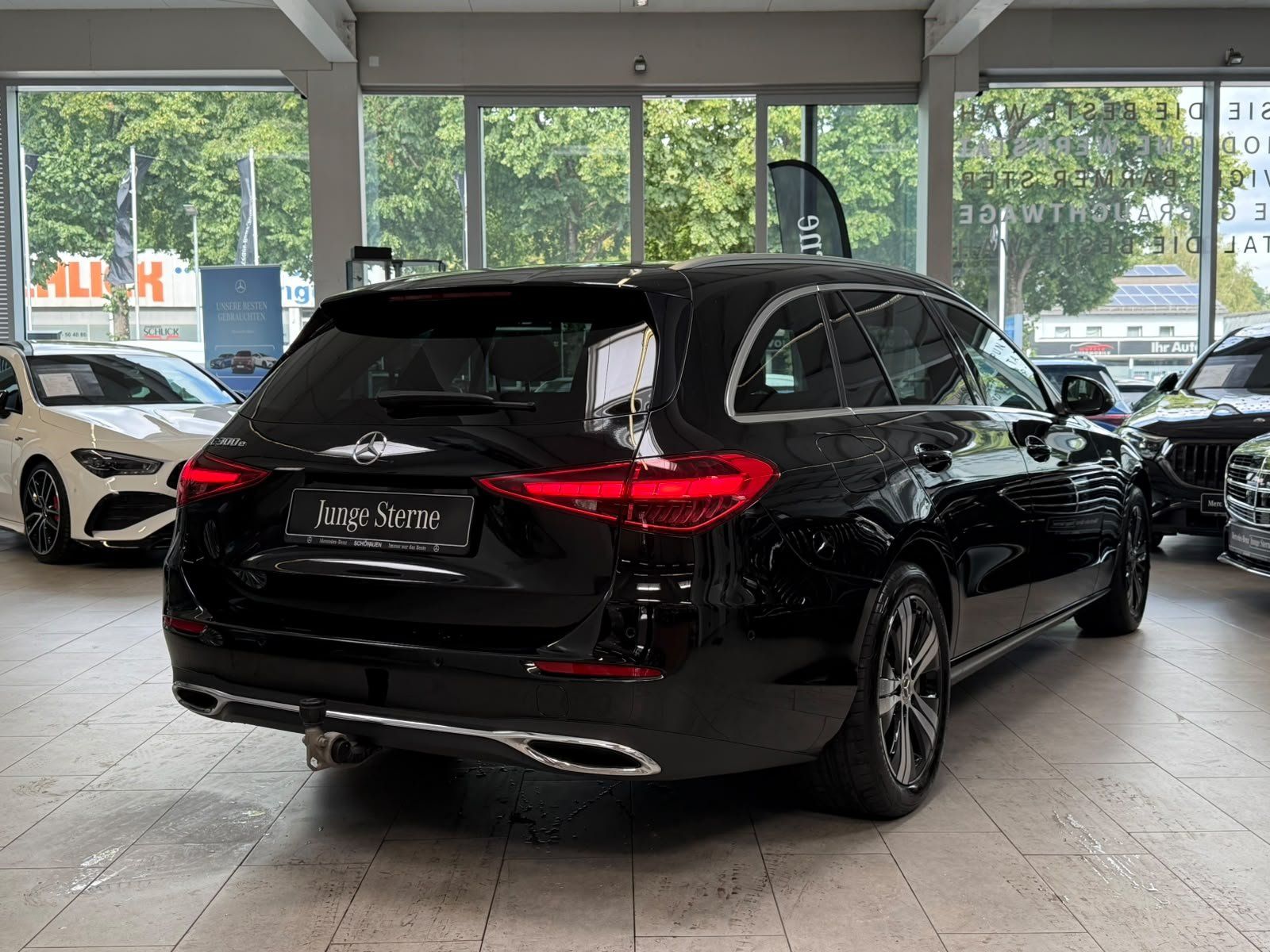 Fahrzeugabbildung Mercedes-Benz C 300 e T AVANTGARDE+DISTR+AHK+KAMERA+KEYLESS
