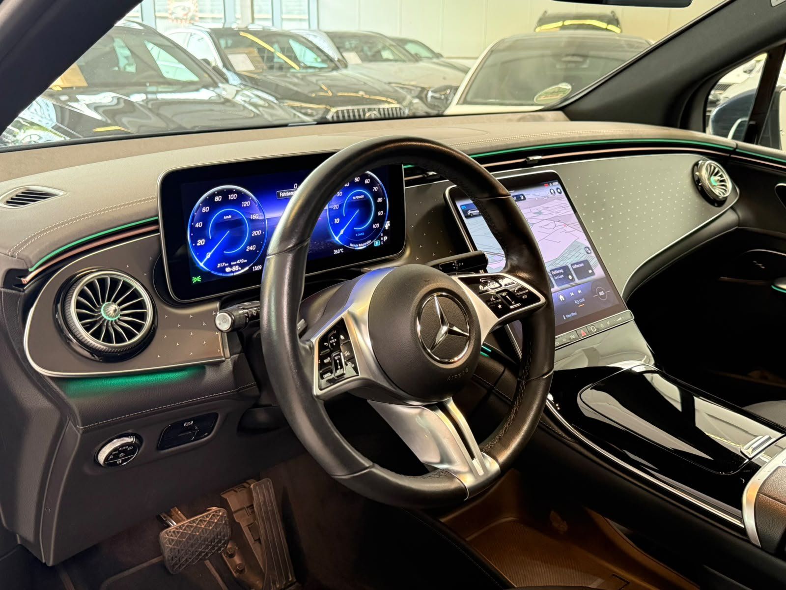 Fahrzeugabbildung Mercedes-Benz EQE 350+ SUV PANO+SOUND+360°+DISTRO+MEMO+DIGITAL