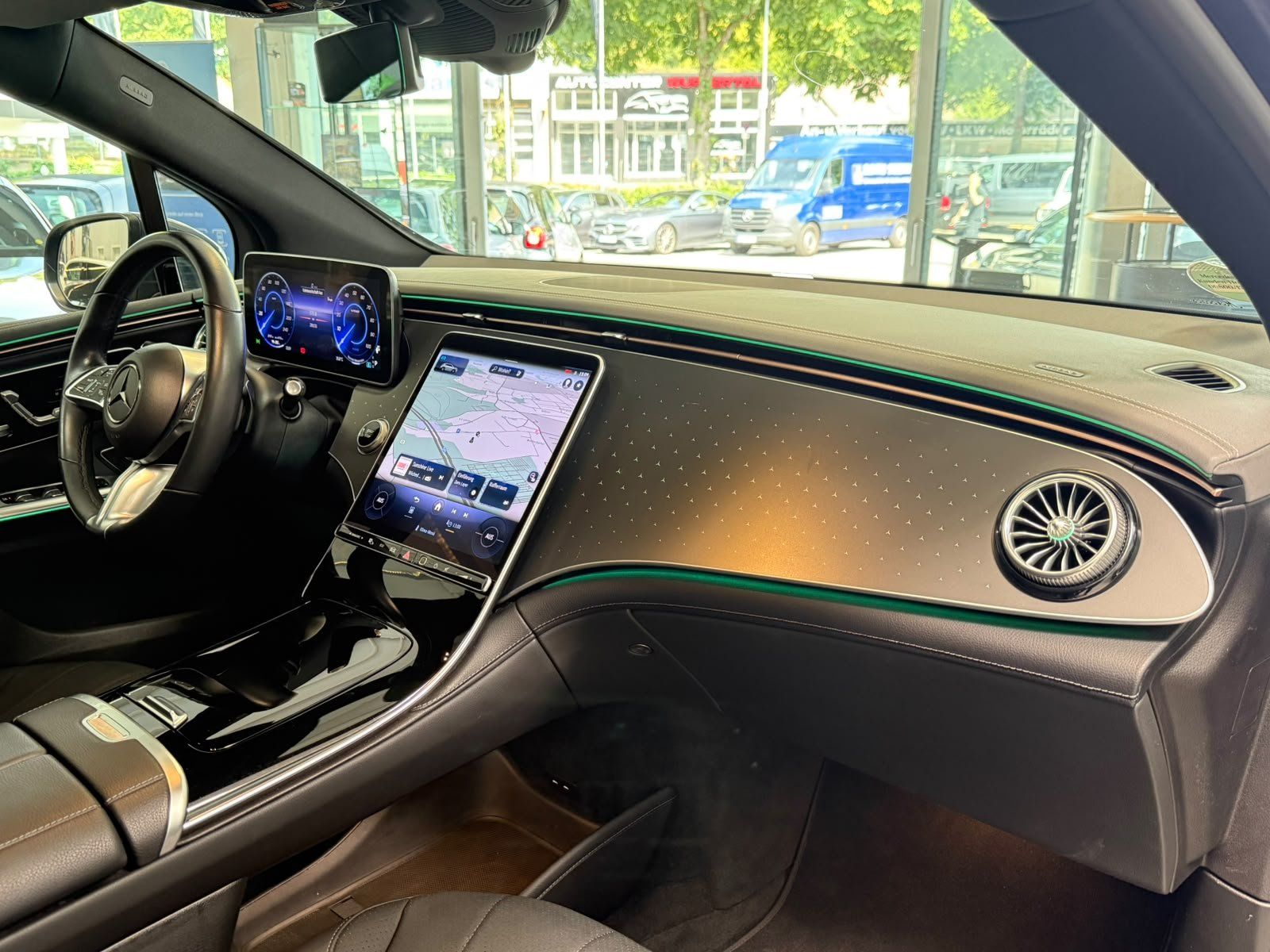 Fahrzeugabbildung Mercedes-Benz EQE 350+ SUV PANO+SOUND+360°+DISTRO+MEMO+DIGITAL