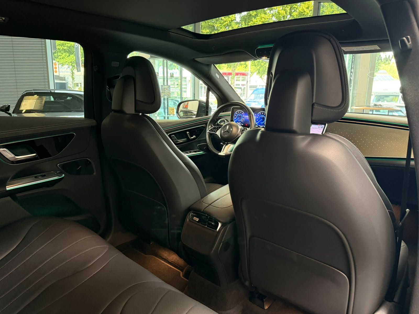 Fahrzeugabbildung Mercedes-Benz EQE 350+ SUV PANO+SOUND+360°+DISTRO+MEMO+DIGITAL