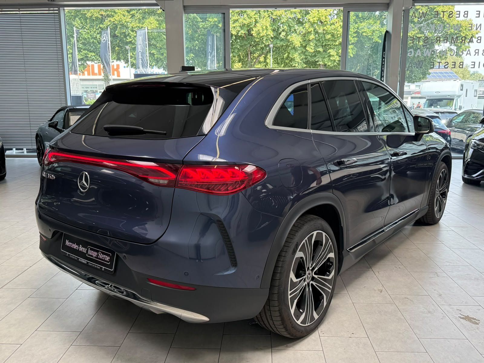 Fahrzeugabbildung Mercedes-Benz EQE 350+ SUV PANO+SOUND+360°+DISTRO+MEMO+DIGITAL