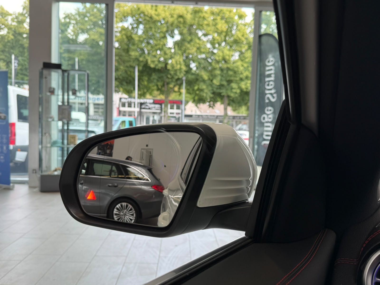 Fahrzeugabbildung Mercedes-Benz EQA 250 AMG ADV.+DISTR+360+AHK+TOTW+AMBIENTE+18"