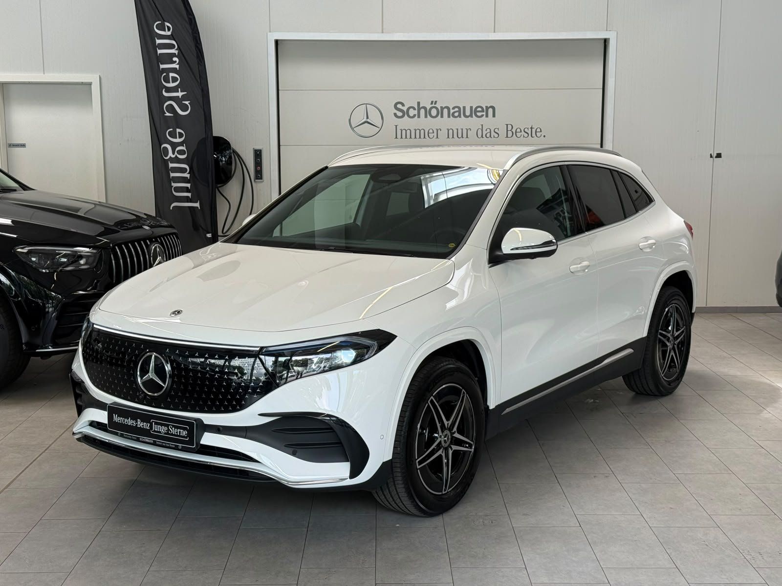 Fahrzeugabbildung Mercedes-Benz EQA 250 AMG ADV.+DISTR+360+AHK+TOTW+AMBIENTE+18"