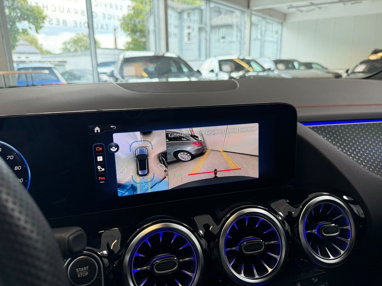 Fahrzeugabbildung Mercedes-Benz EQA 250 AMG ADV.+DISTR+360+AHK+TOTW+AMBIENTE+18"