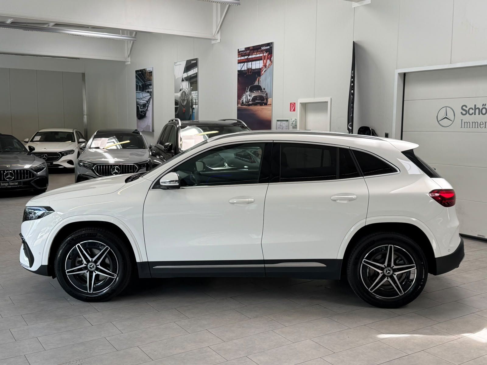 Fahrzeugabbildung Mercedes-Benz EQA 250 AMG ADV.+DISTR+360+AHK+TOTW+AMBIENTE+18"