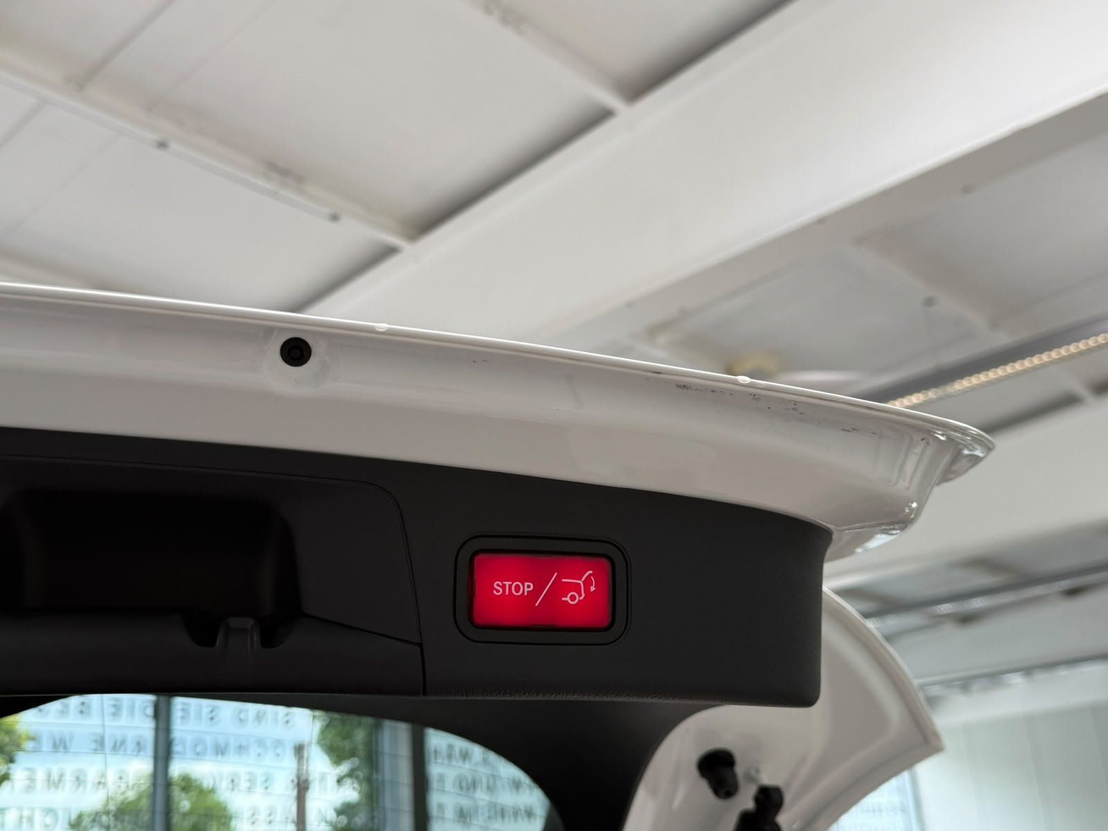 Fahrzeugabbildung Mercedes-Benz EQA 250 AMG ADV.+DISTR+360+AHK+TOTW+AMBIENTE+18"