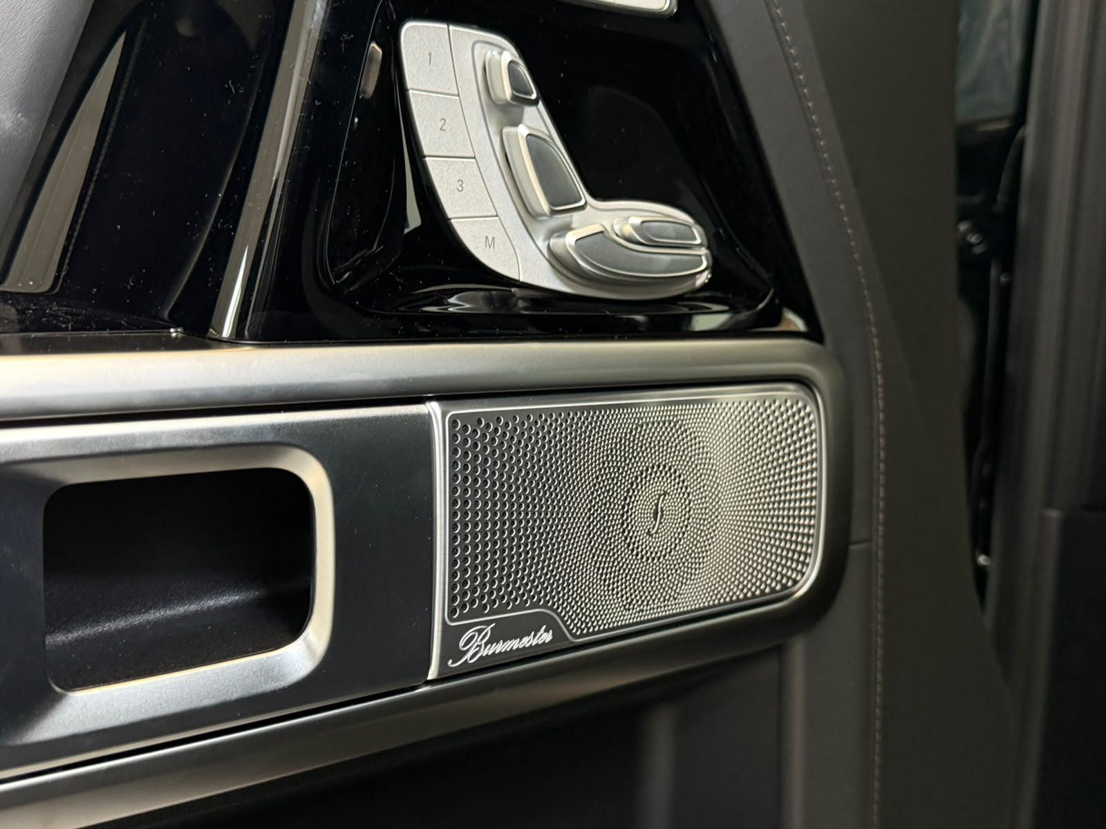 Fahrzeugabbildung Mercedes-Benz G 450 d AMG SUPERIOR+SMARAGD+KEYLESS+NIGHT2+AHK