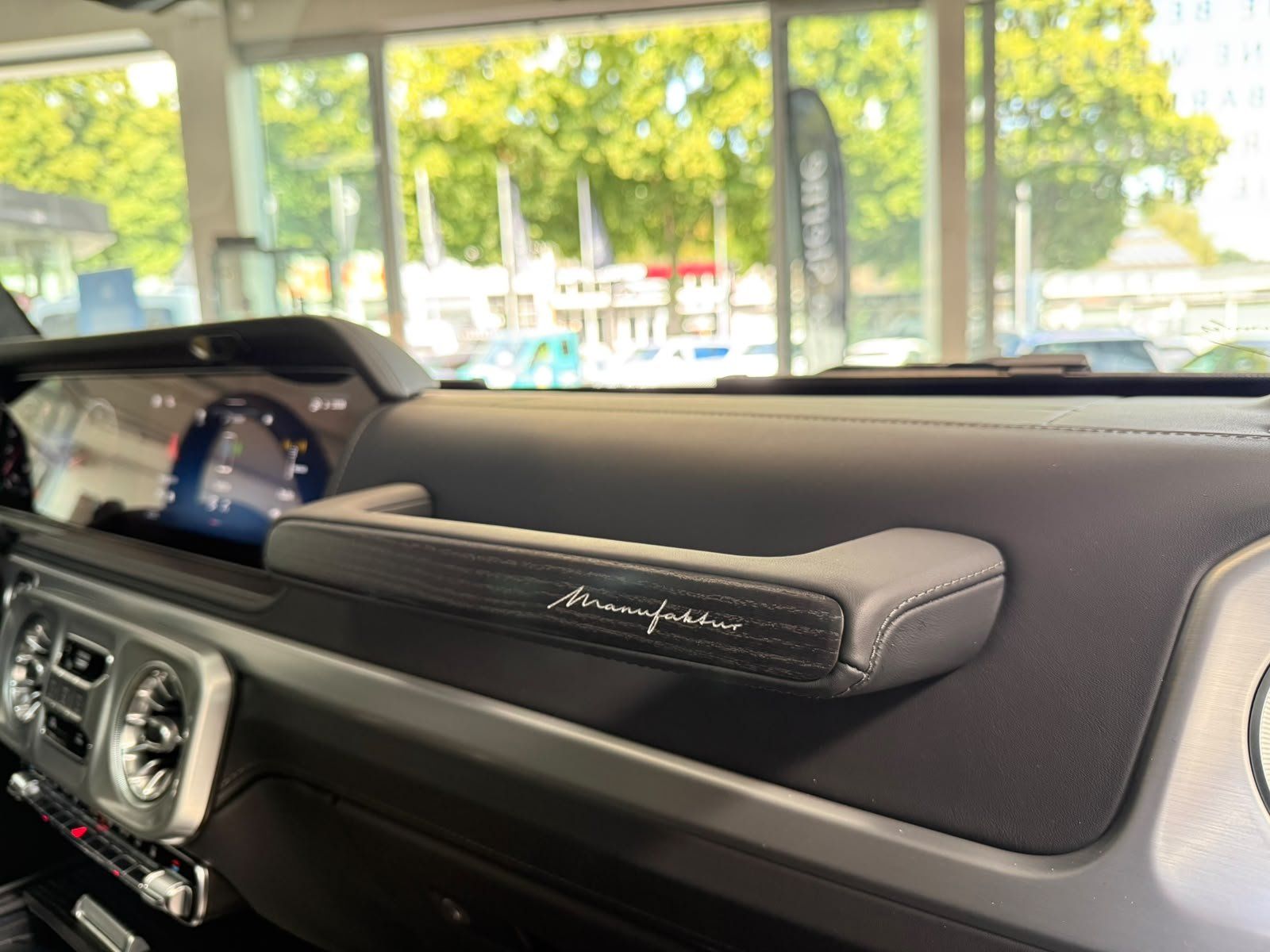 Fahrzeugabbildung Mercedes-Benz G 450 d AMG SUPERIOR+SMARAGD+KEYLESS+NIGHT2+AHK