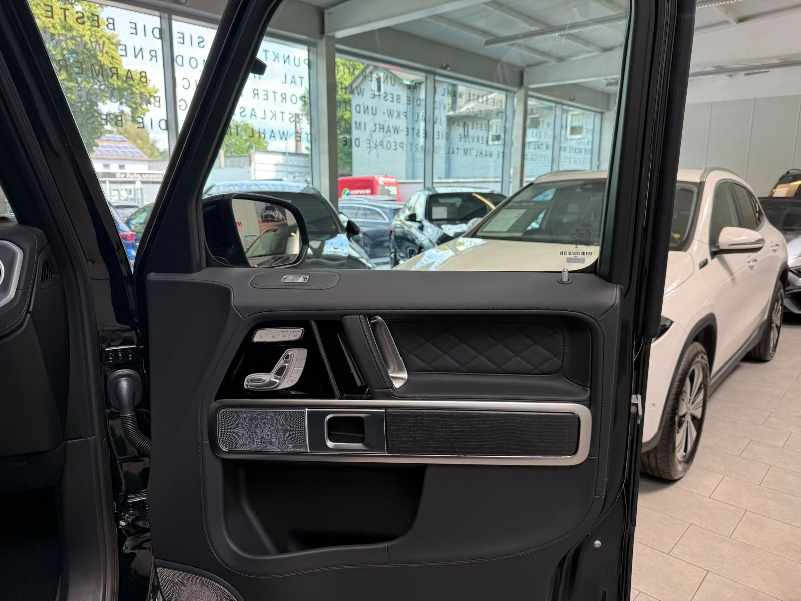 Fahrzeugabbildung Mercedes-Benz G 450 d AMG SUPERIOR+SMARAGD+KEYLESS+NIGHT2+AHK