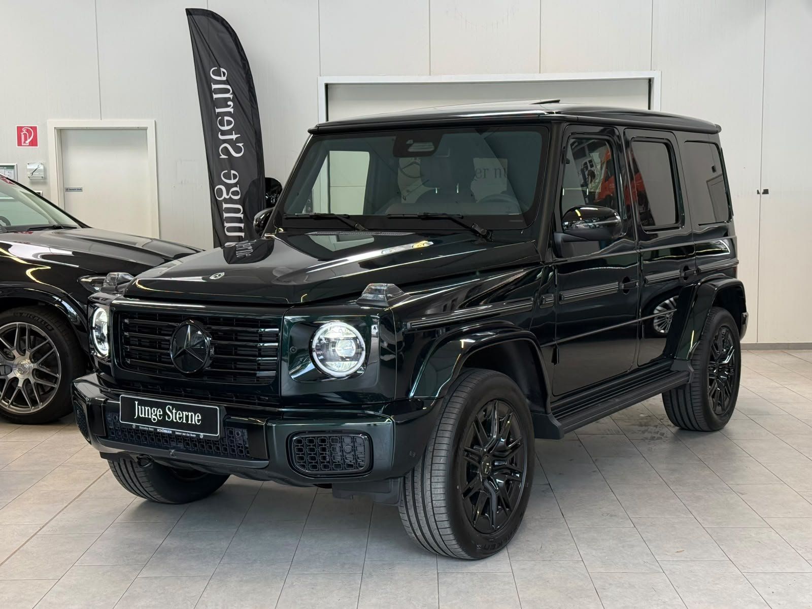 Fahrzeugabbildung Mercedes-Benz G 450 d AMG SUPERIOR+SMARAGD+KEYLESS+NIGHT2+AHK