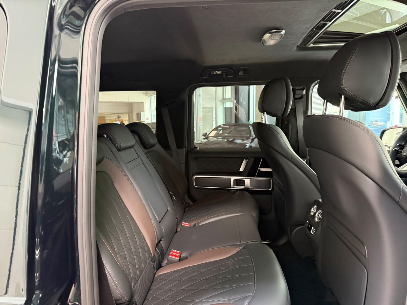 Fahrzeugabbildung Mercedes-Benz G 450 d AMG SUPERIOR+SMARAGD+KEYLESS+NIGHT2+AHK