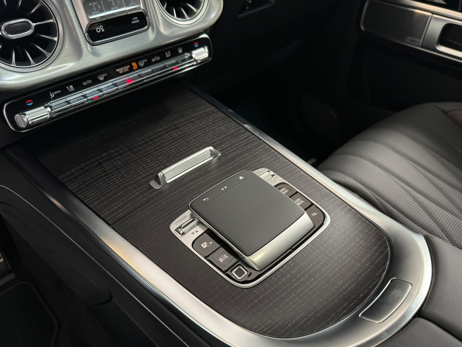 Fahrzeugabbildung Mercedes-Benz G 450 d AMG SUPERIOR+SMARAGD+KEYLESS+NIGHT2+AHK
