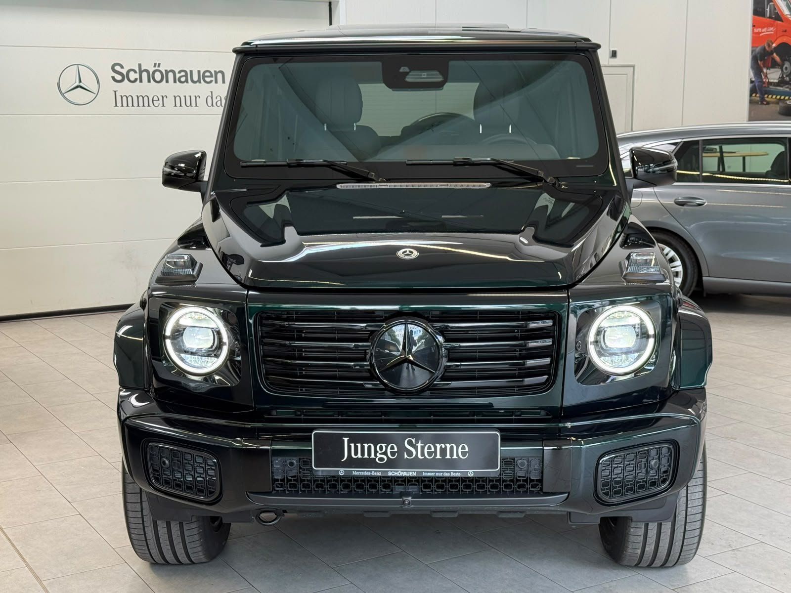 Fahrzeugabbildung Mercedes-Benz G 450 d AMG SUPERIOR+SMARAGD+KEYLESS+NIGHT2+AHK