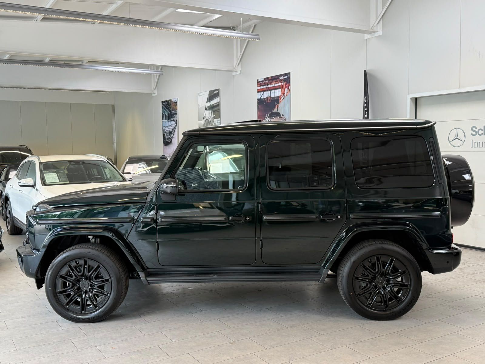 Fahrzeugabbildung Mercedes-Benz G 450 d AMG SUPERIOR+SMARAGD+KEYLESS+NIGHT2+AHK