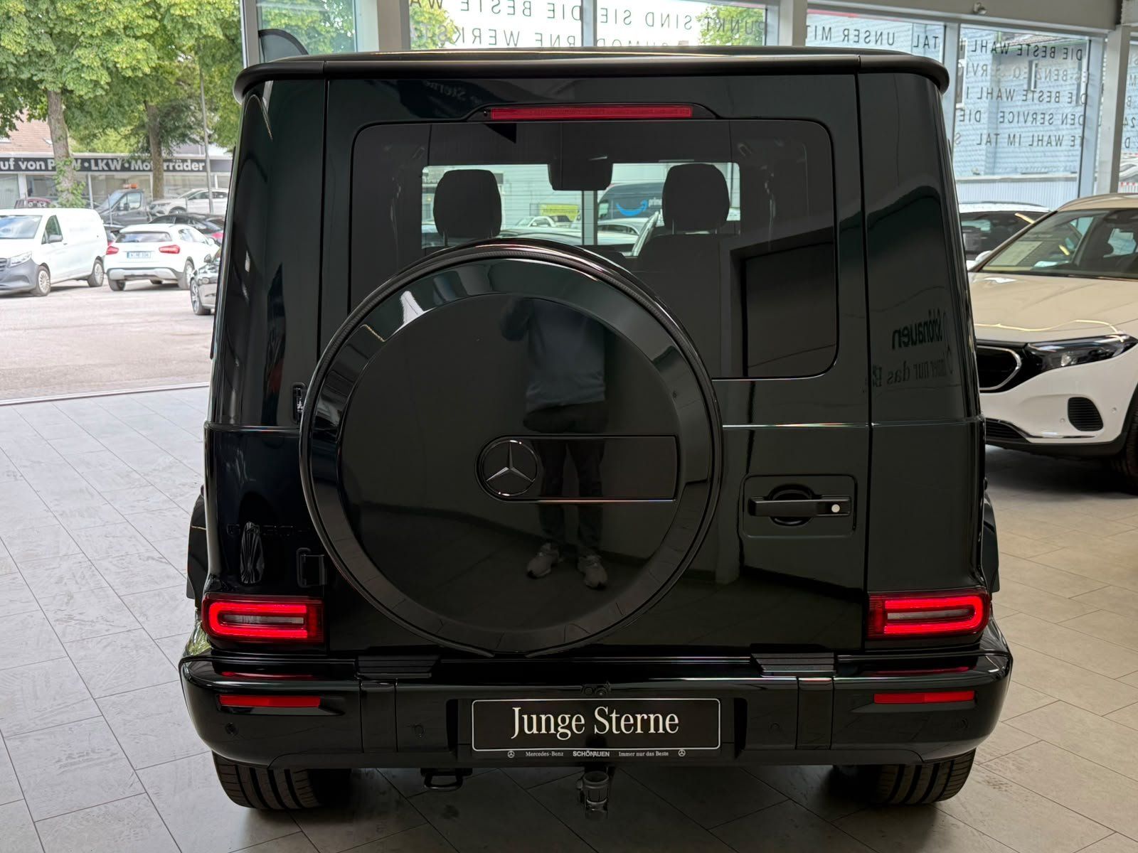 Fahrzeugabbildung Mercedes-Benz G 450 d AMG SUPERIOR+SMARAGD+KEYLESS+NIGHT2+AHK