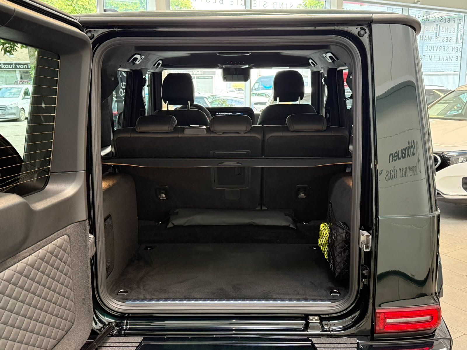 Fahrzeugabbildung Mercedes-Benz G 450 d AMG SUPERIOR+SMARAGD+KEYLESS+NIGHT2+AHK