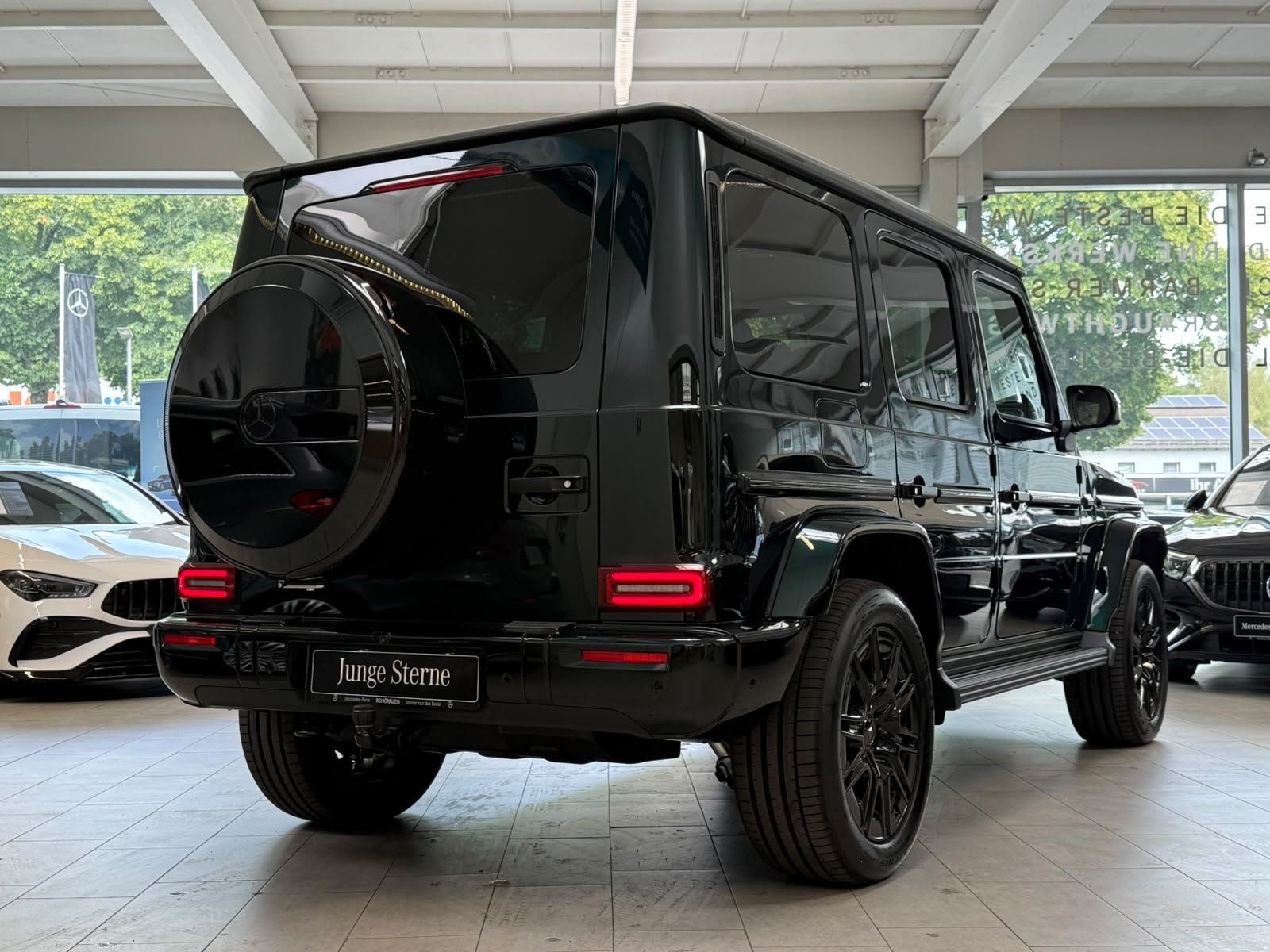 Fahrzeugabbildung Mercedes-Benz G 450 d AMG SUPERIOR+SMARAGD+KEYLESS+NIGHT2+AHK