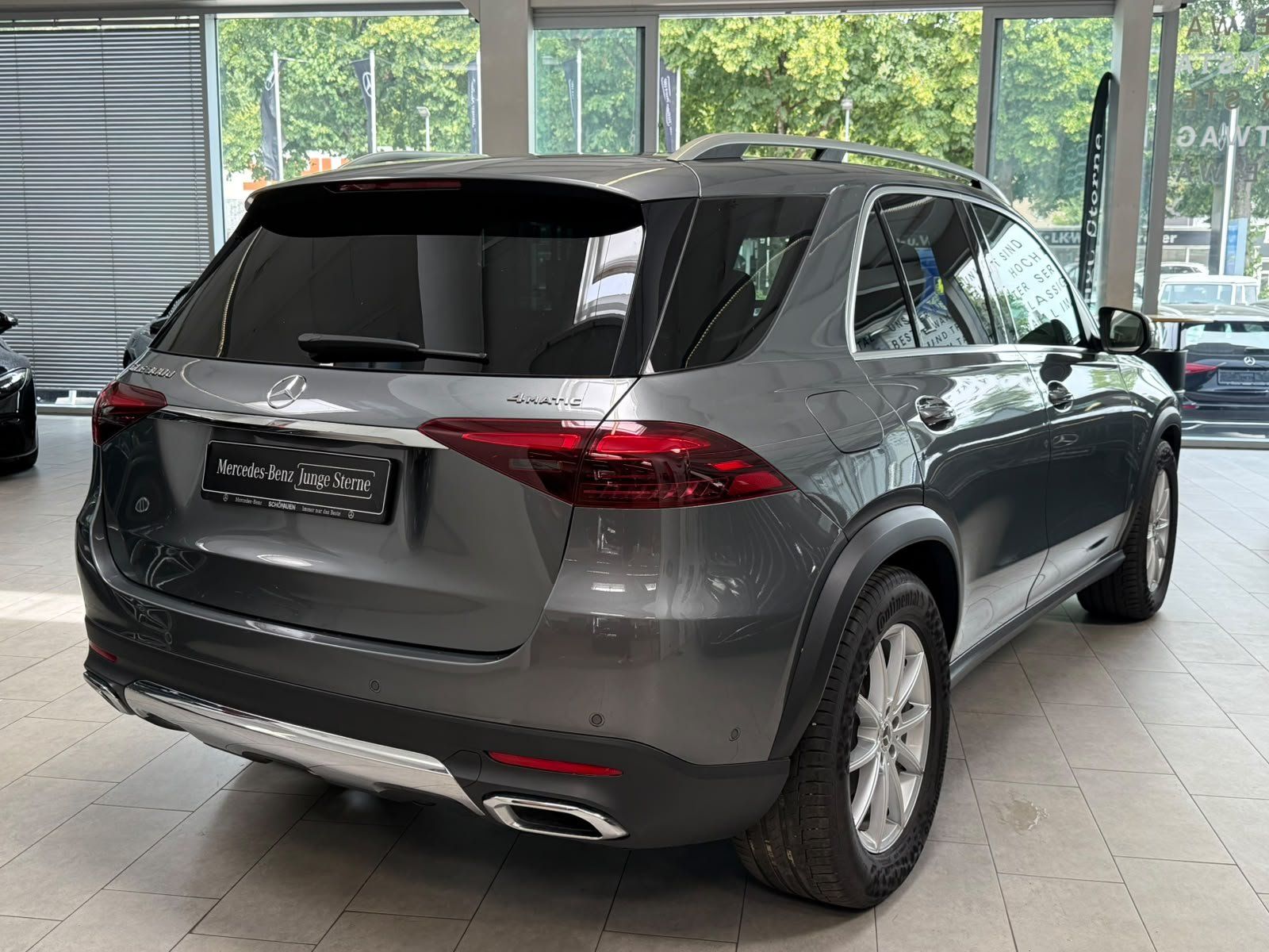 Fahrzeugabbildung Mercedes-Benz GLE 300d 4M PANO+AHK+MBEAM+KAMERA+AMBIENTE+CARPL