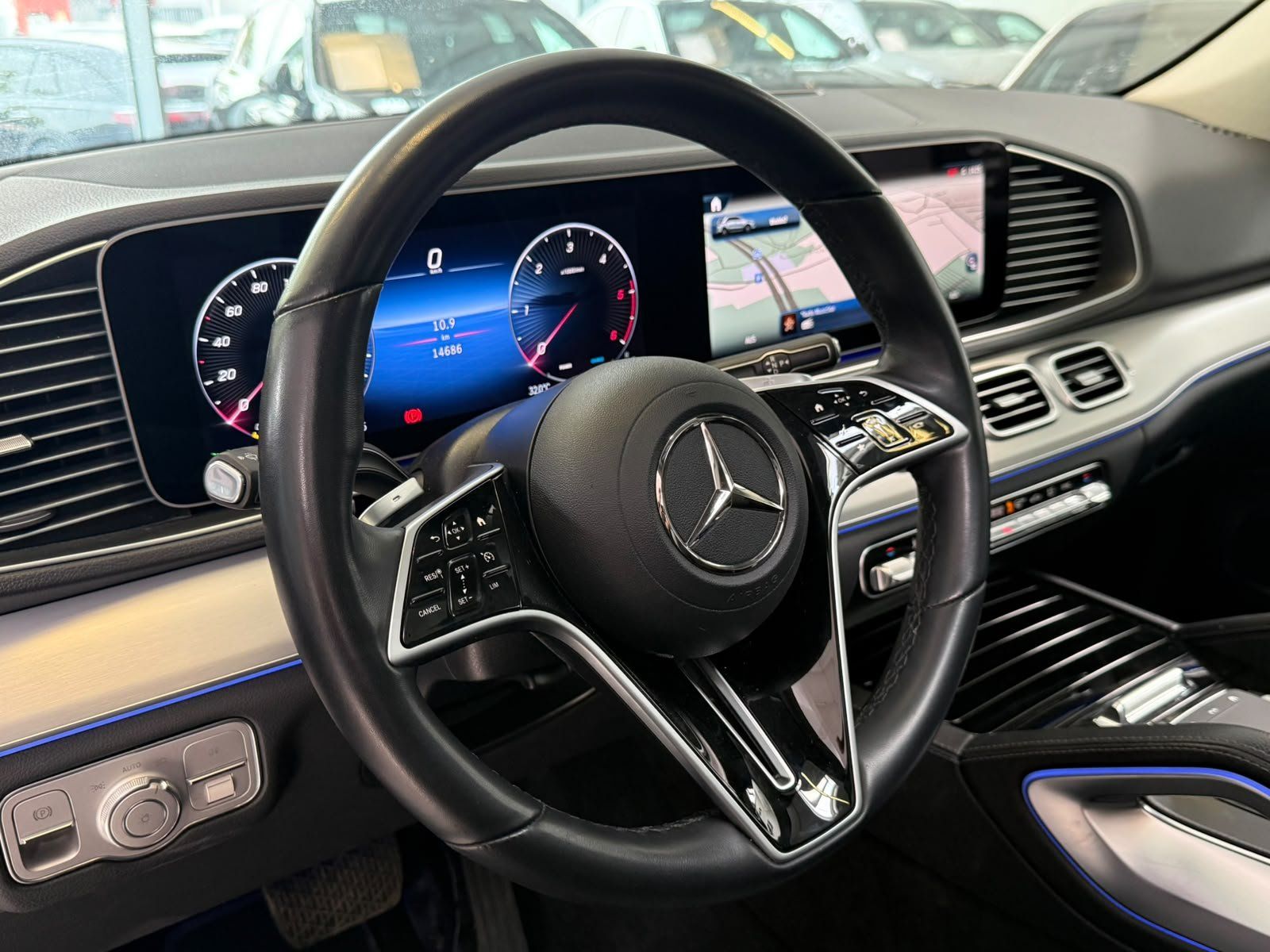 Fahrzeugabbildung Mercedes-Benz GLE 300d 4M PANO+AHK+MBEAM+KAMERA+AMBIENTE+CARPL