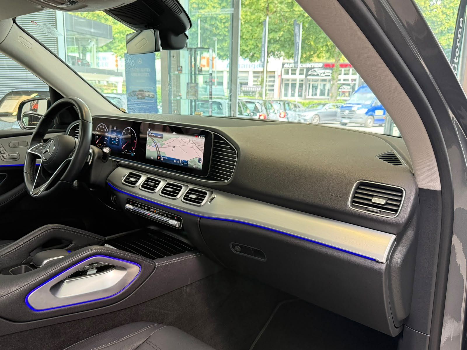 Fahrzeugabbildung Mercedes-Benz GLE 300d 4M PANO+AHK+MBEAM+KAMERA+AMBIENTE+CARPL