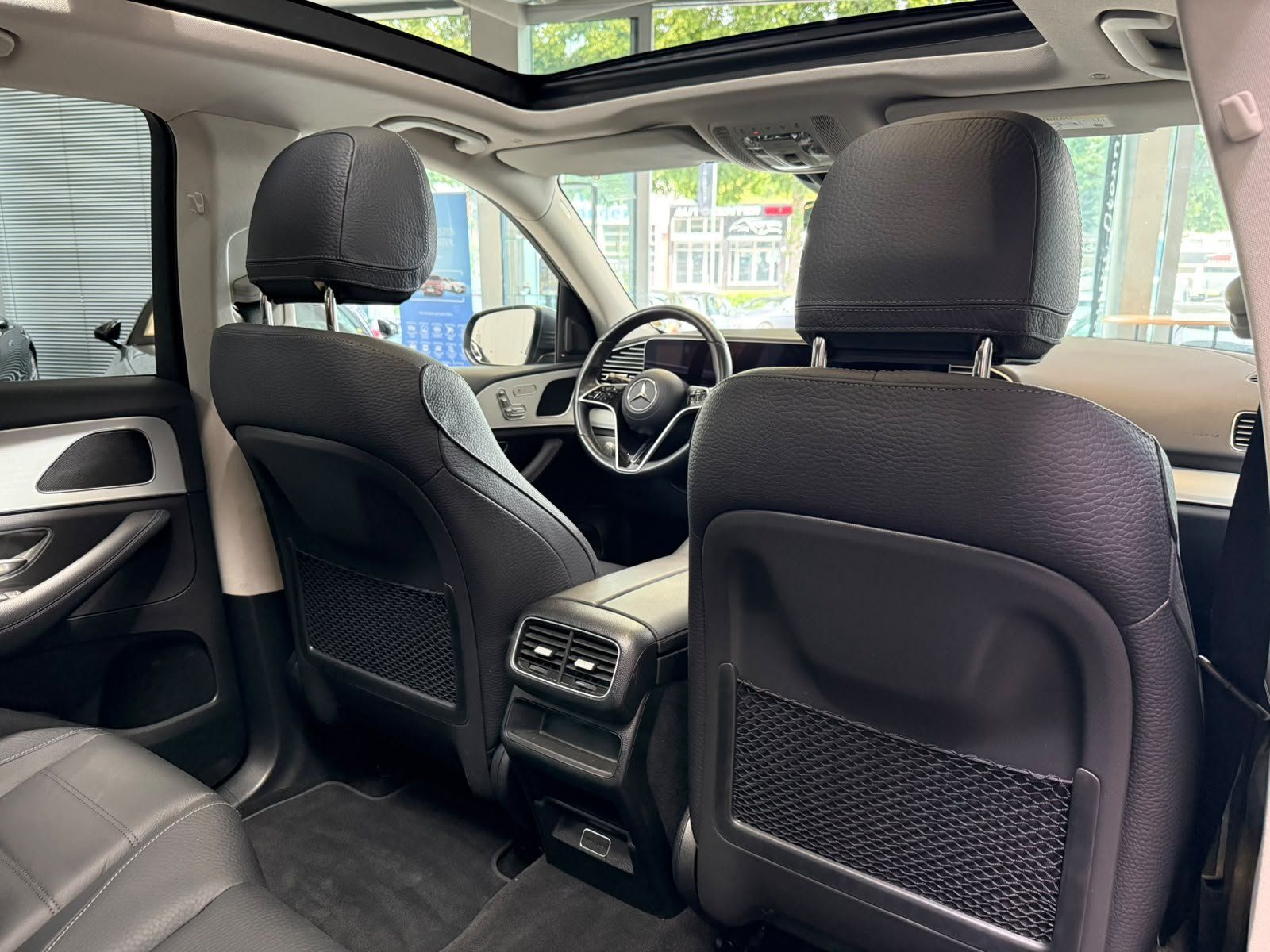 Fahrzeugabbildung Mercedes-Benz GLE 300d 4M PANO+AHK+MBEAM+KAMERA+AMBIENTE+CARPL
