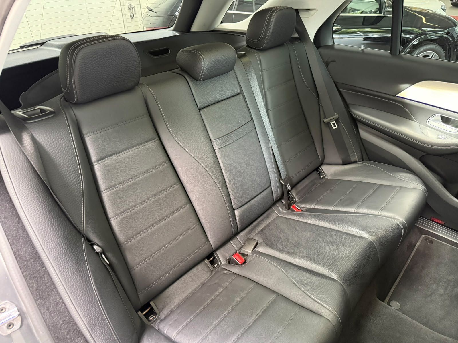 Fahrzeugabbildung Mercedes-Benz GLE 300d 4M PANO+AHK+MBEAM+KAMERA+AMBIENTE+CARPL