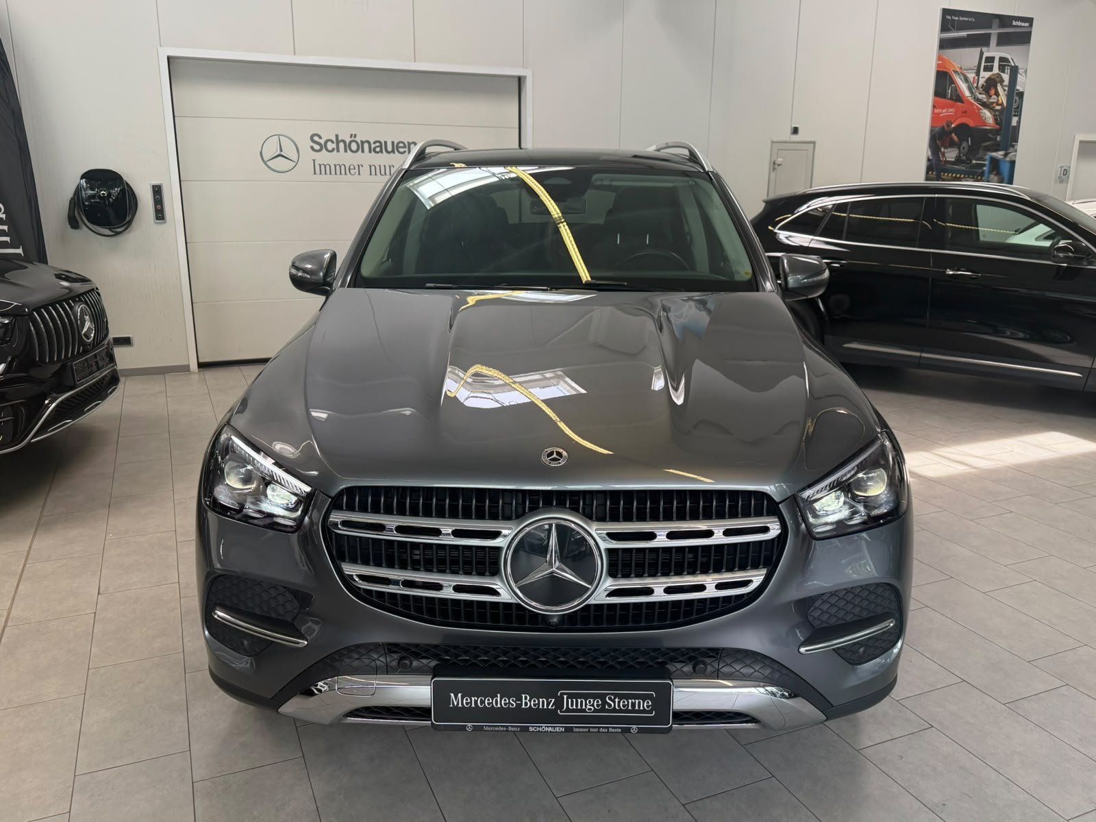 Fahrzeugabbildung Mercedes-Benz GLE 300d 4M PANO+AHK+MBEAM+KAMERA+AMBIENTE+CARPL