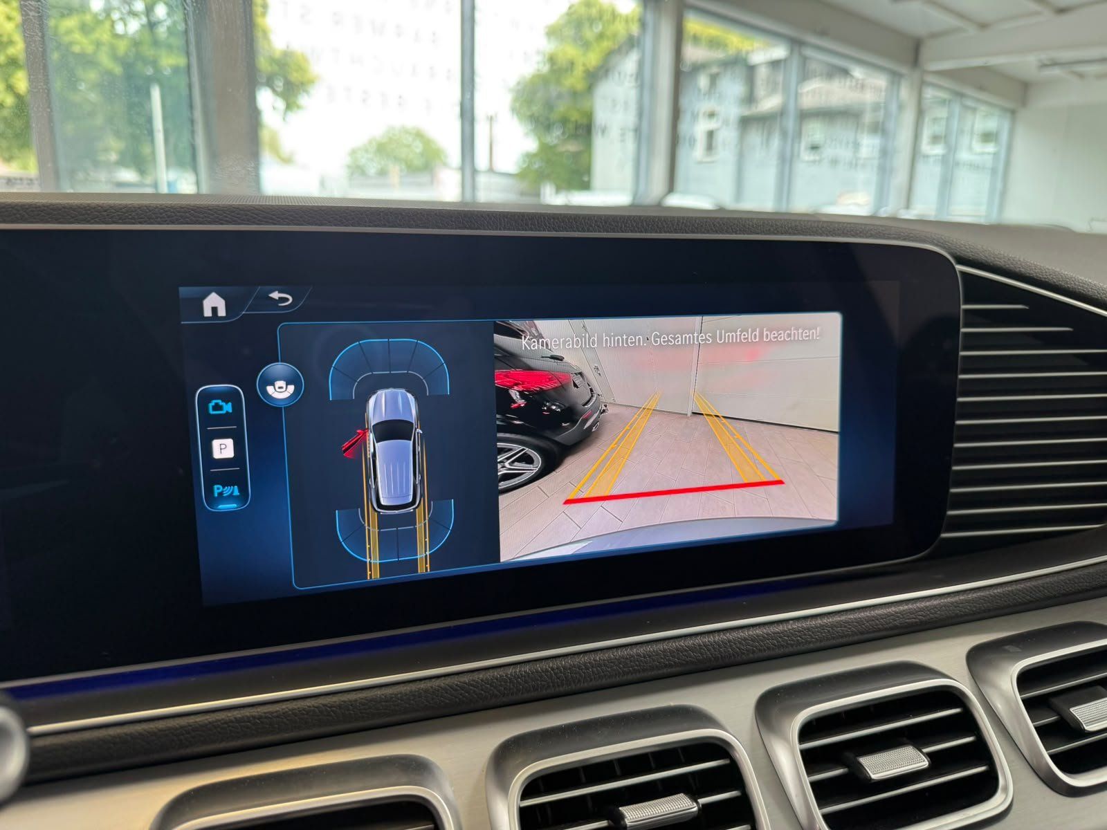 Fahrzeugabbildung Mercedes-Benz GLE 300d 4M PANO+AHK+MBEAM+KAMERA+AMBIENTE+CARPL