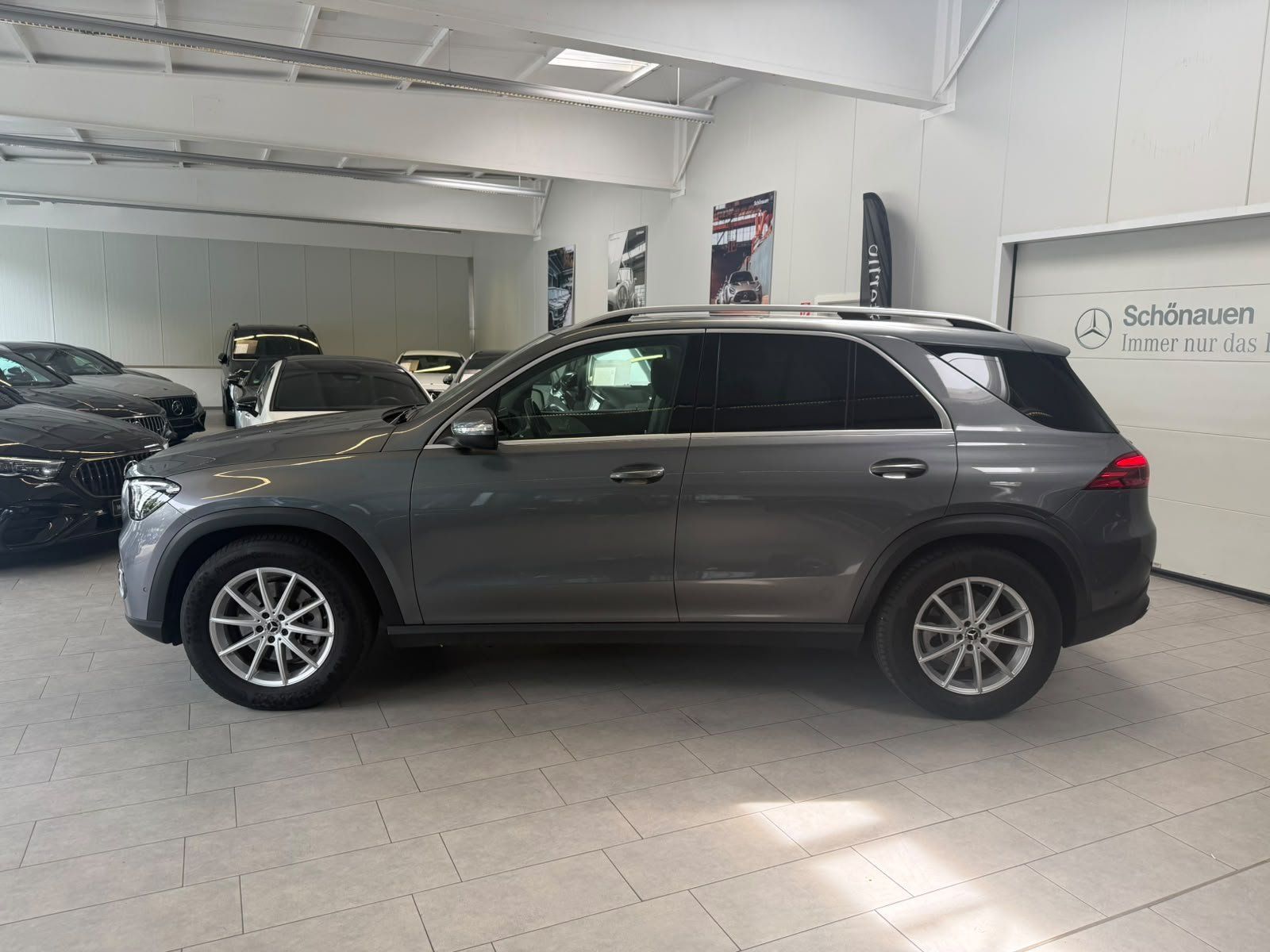 Fahrzeugabbildung Mercedes-Benz GLE 300d 4M PANO+AHK+MBEAM+KAMERA+AMBIENTE+CARPL