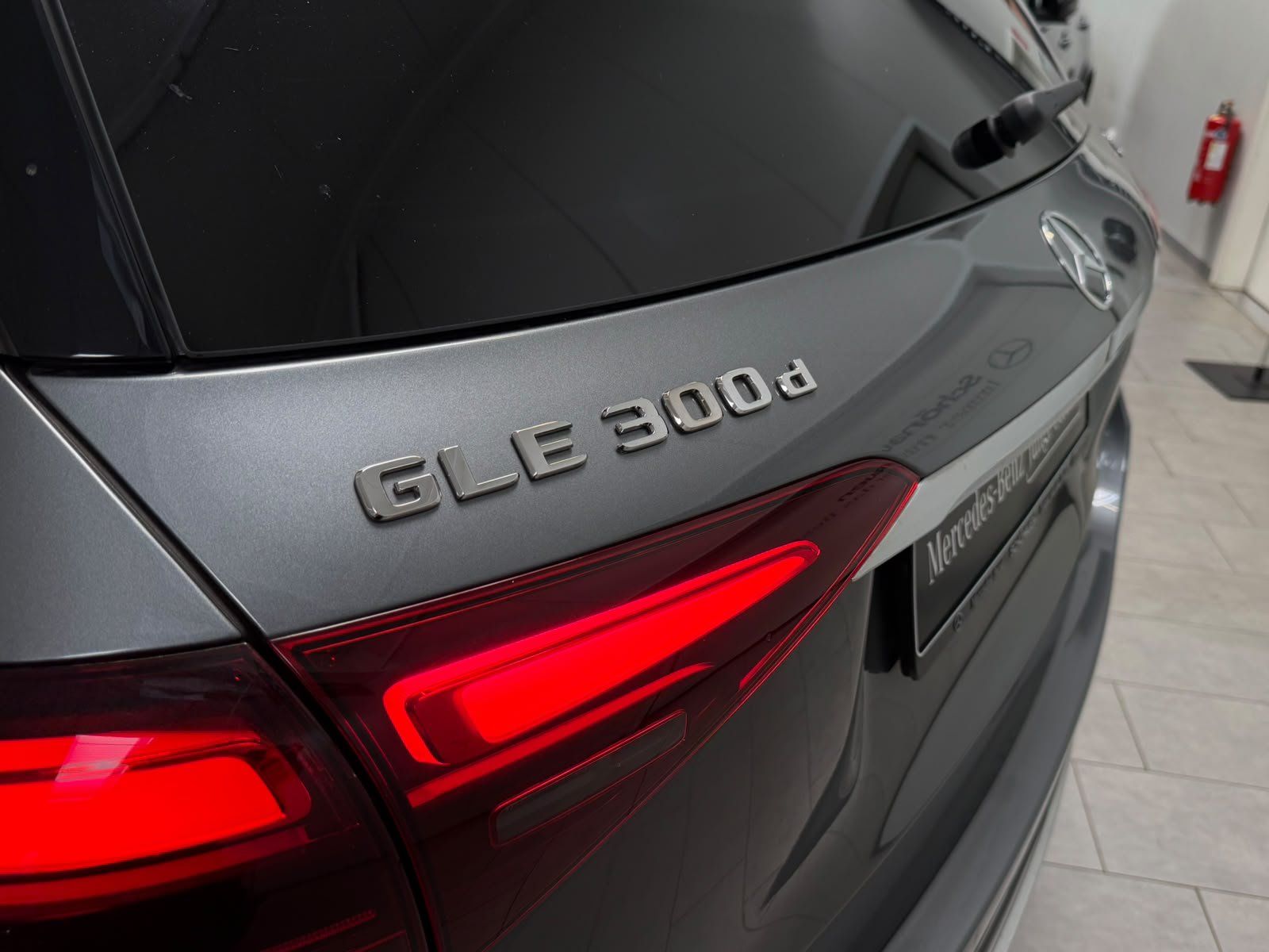 Fahrzeugabbildung Mercedes-Benz GLE 300d 4M PANO+AHK+MBEAM+KAMERA+AMBIENTE+CARPL