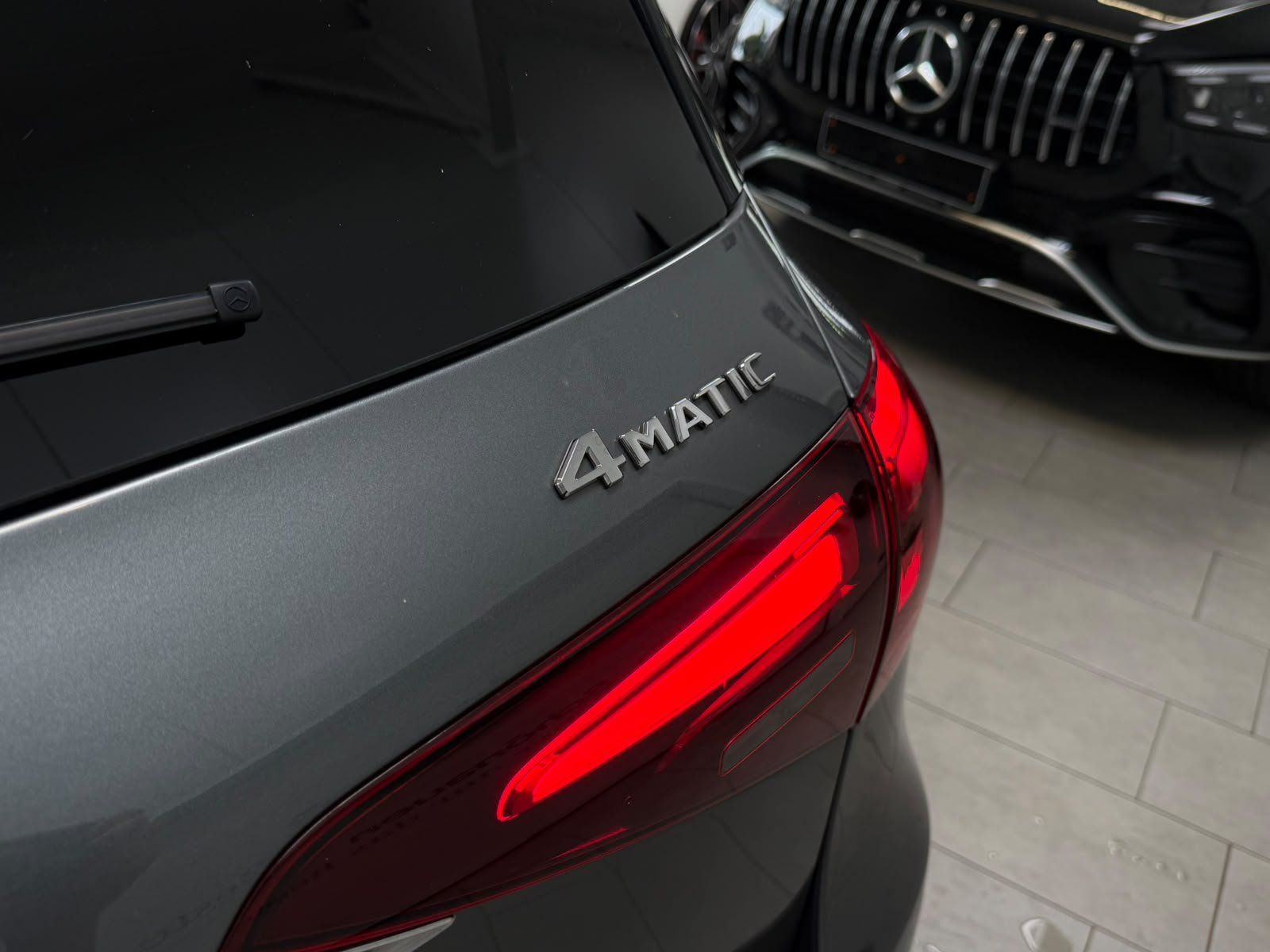Fahrzeugabbildung Mercedes-Benz GLE 300d 4M PANO+AHK+MBEAM+KAMERA+AMBIENTE+CARPL