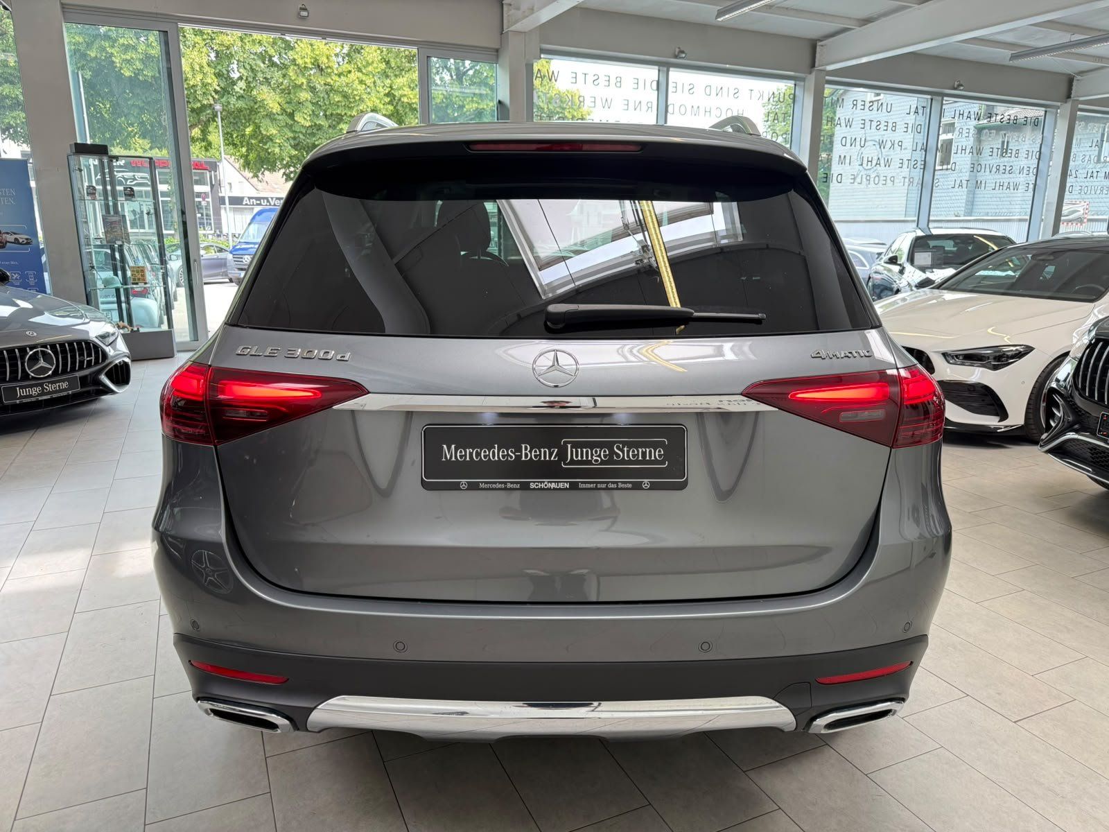 Fahrzeugabbildung Mercedes-Benz GLE 300d 4M PANO+AHK+MBEAM+KAMERA+AMBIENTE+CARPL