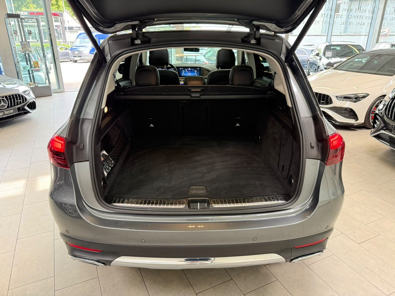 Fahrzeugabbildung Mercedes-Benz GLE 300d 4M PANO+AHK+MBEAM+KAMERA+AMBIENTE+CARPL