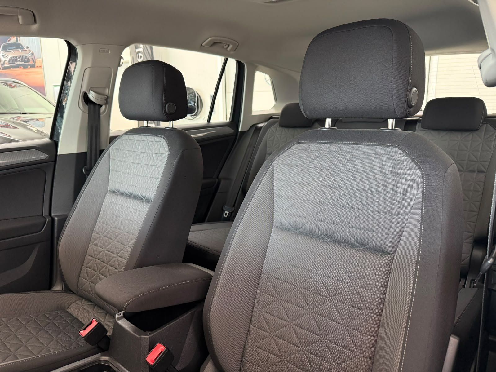 Fahrzeugabbildung Volkswagen Tiguan 1.4 TSI eHybrid Life ACC+CARPLAY+LED+ALS