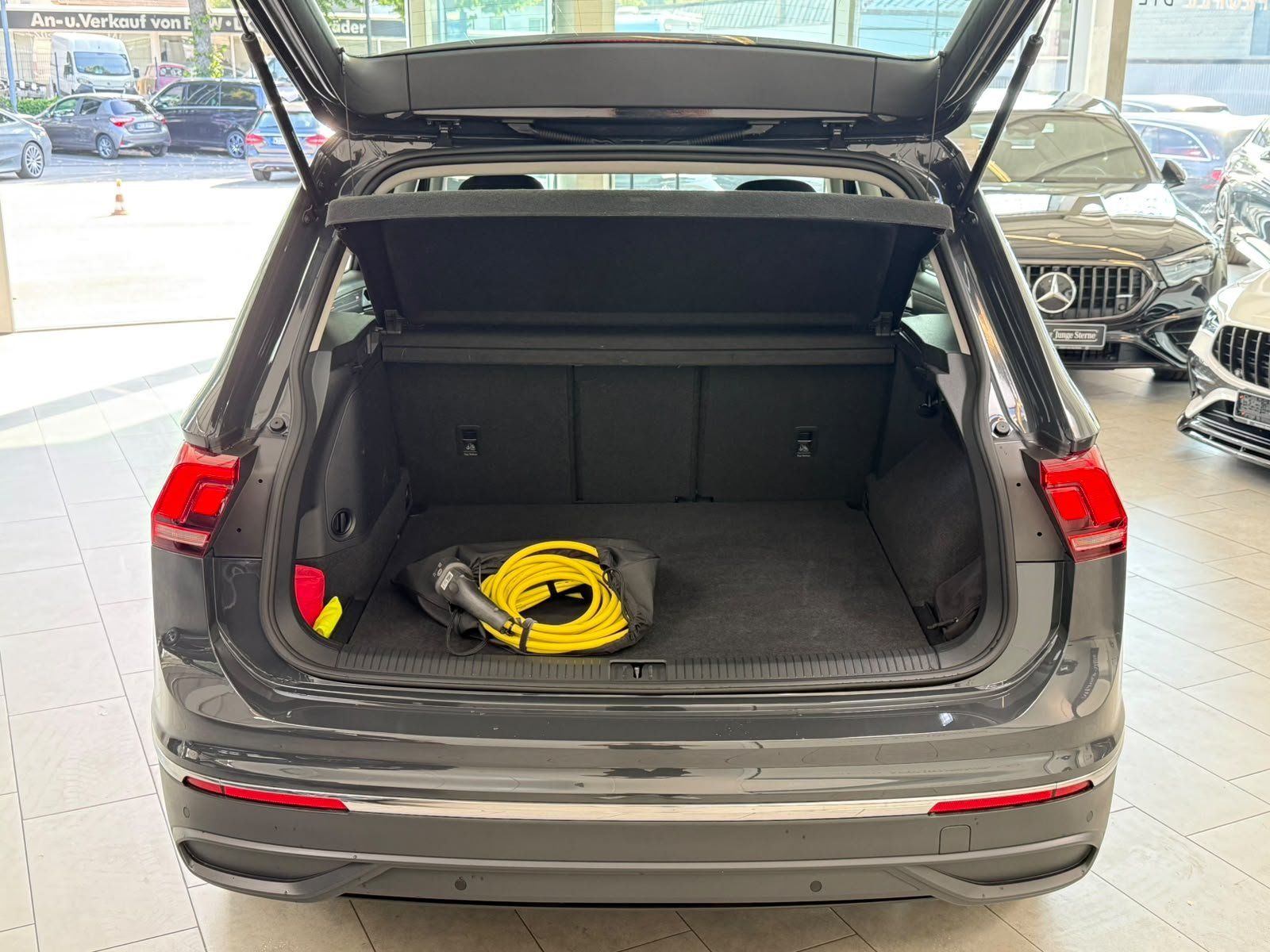 Fahrzeugabbildung Volkswagen Tiguan 1.4 TSI eHybrid Life ACC+CARPLAY+LED+ALS