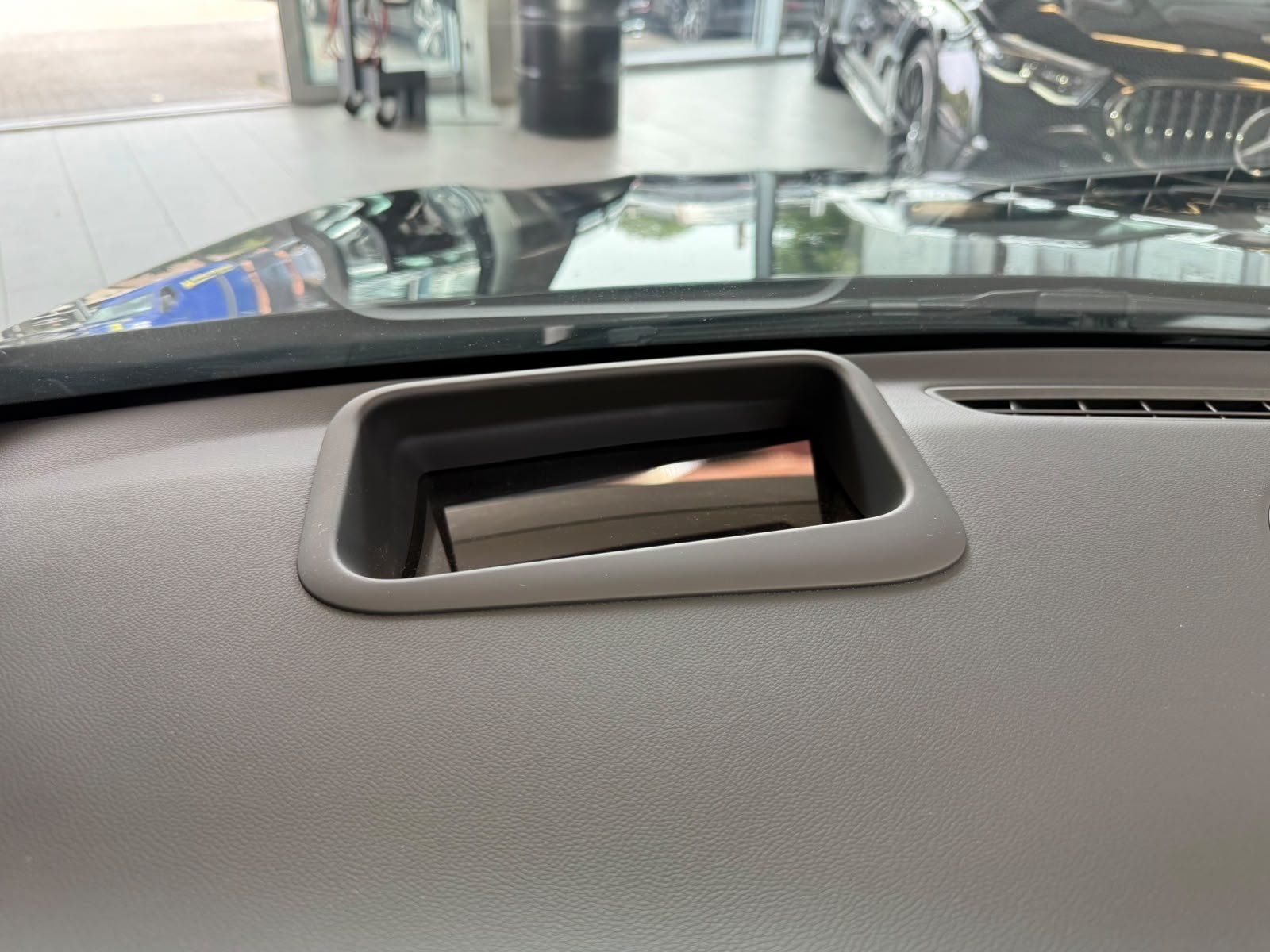 Fahrzeugabbildung Mercedes-Benz CLA 250+ AMG BURM+HUD+PANO+DISTR+NIGHT+MBEAM+360