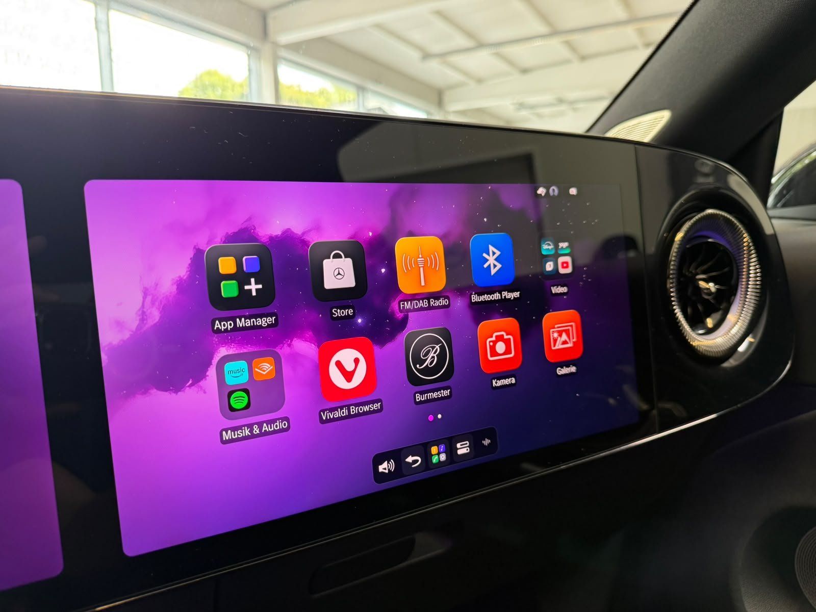 Fahrzeugabbildung Mercedes-Benz CLA 250+ AMG BURM+HUD+PANO+DISTR+NIGHT+MBEAM+360