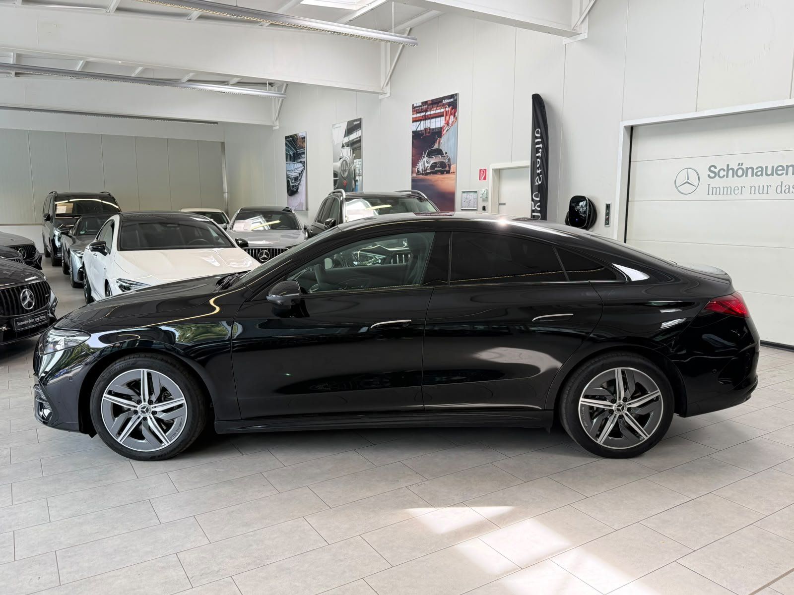 Fahrzeugabbildung Mercedes-Benz CLA 250+ AMG BURM+HUD+PANO+DISTR+NIGHT+MBEAM+360
