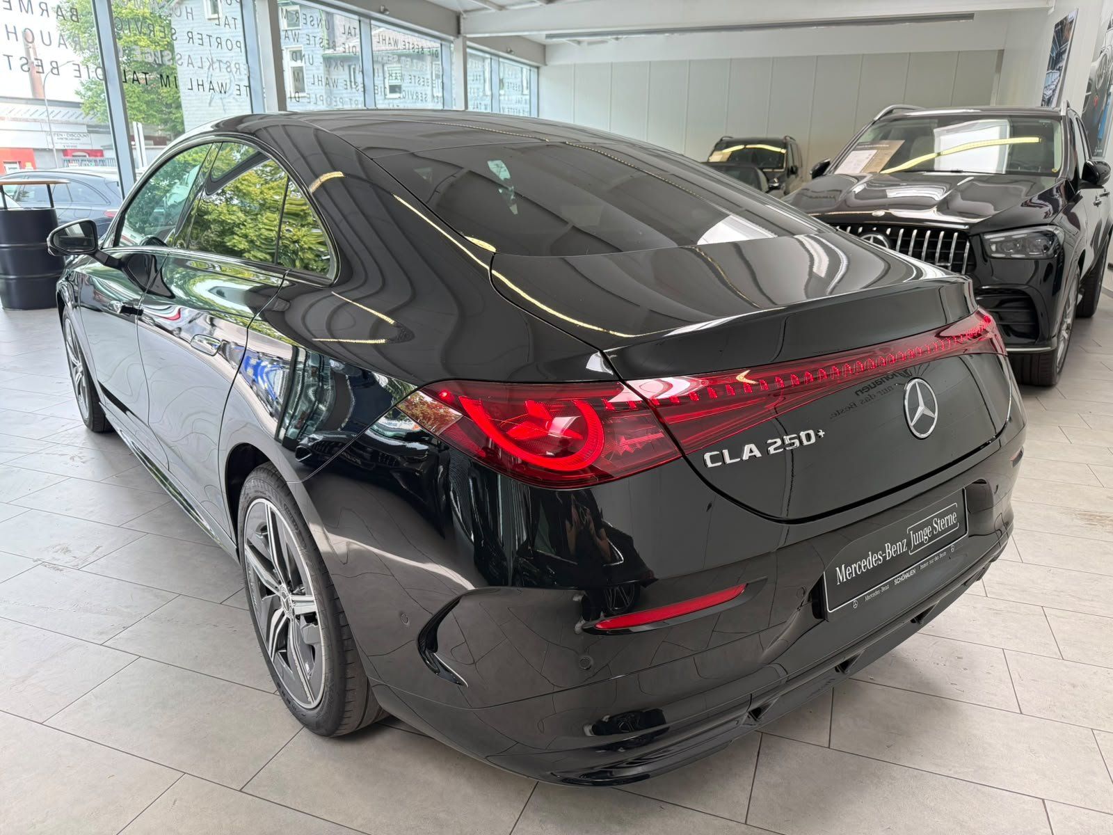 Fahrzeugabbildung Mercedes-Benz CLA 250+ AMG BURM+HUD+PANO+DISTR+NIGHT+MBEAM+360