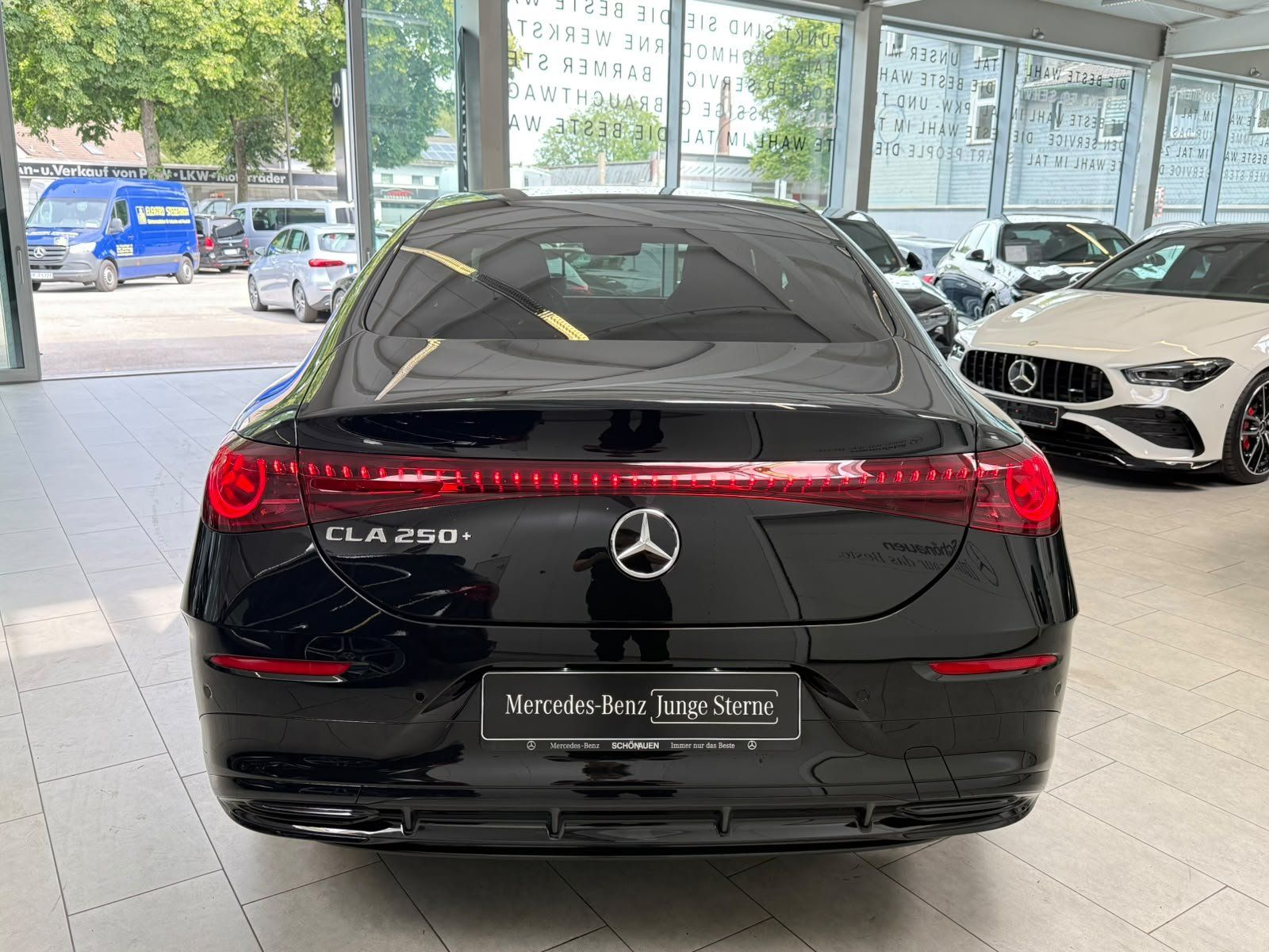 Fahrzeugabbildung Mercedes-Benz CLA 250+ AMG BURM+HUD+PANO+DISTR+NIGHT+MBEAM+360