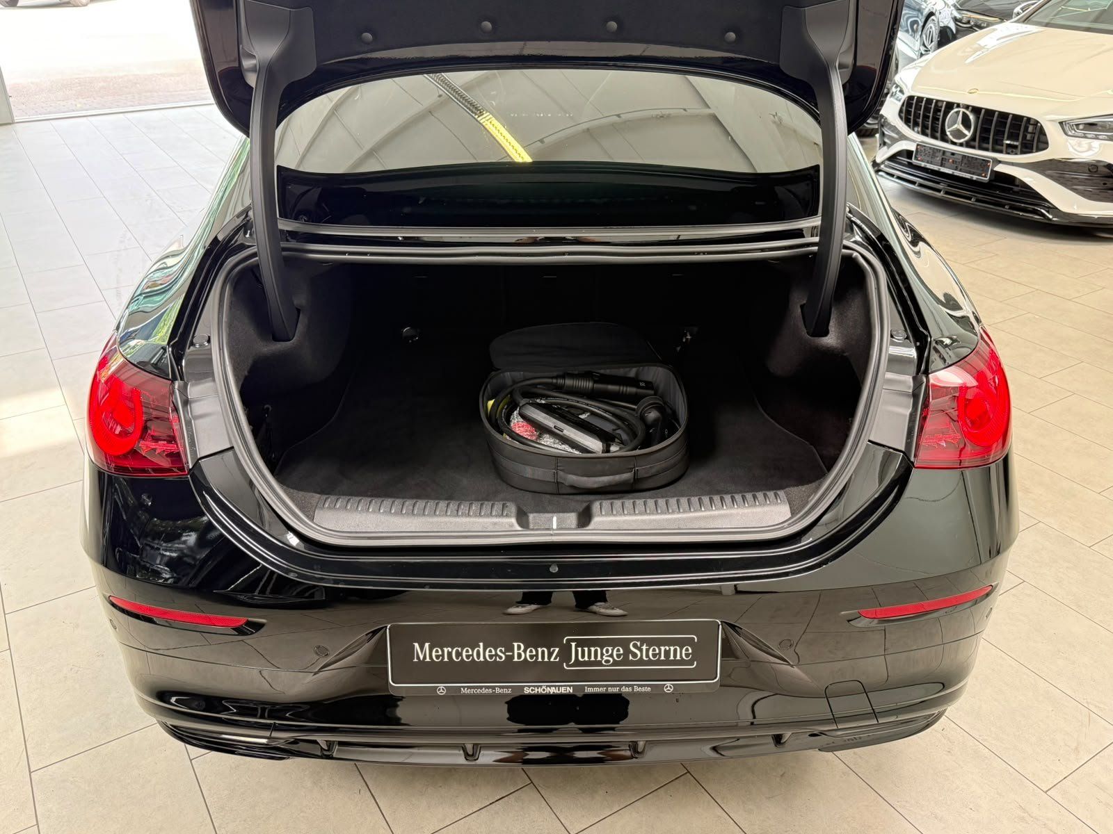 Fahrzeugabbildung Mercedes-Benz CLA 250+ AMG BURM+HUD+PANO+DISTR+NIGHT+MBEAM+360