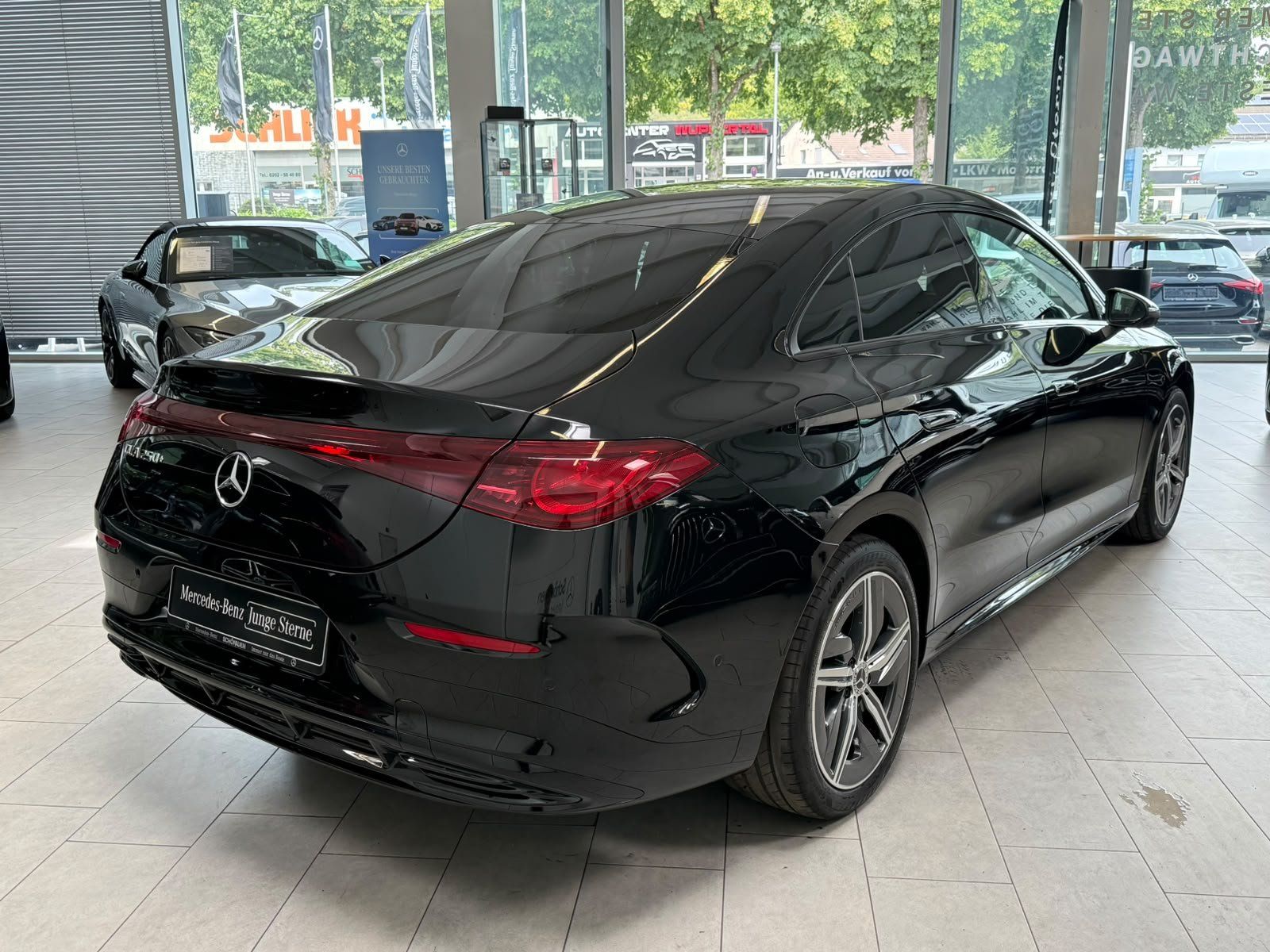 Fahrzeugabbildung Mercedes-Benz CLA 250+ AMG BURM+HUD+PANO+DISTR+NIGHT+MBEAM+360