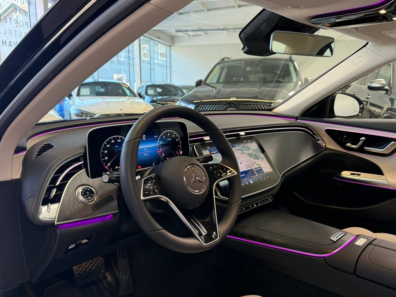 Fahrzeugabbildung Mercedes-Benz E 200 Avantgarde DISTR+PANO+MEMORY+360°+KEYLESS