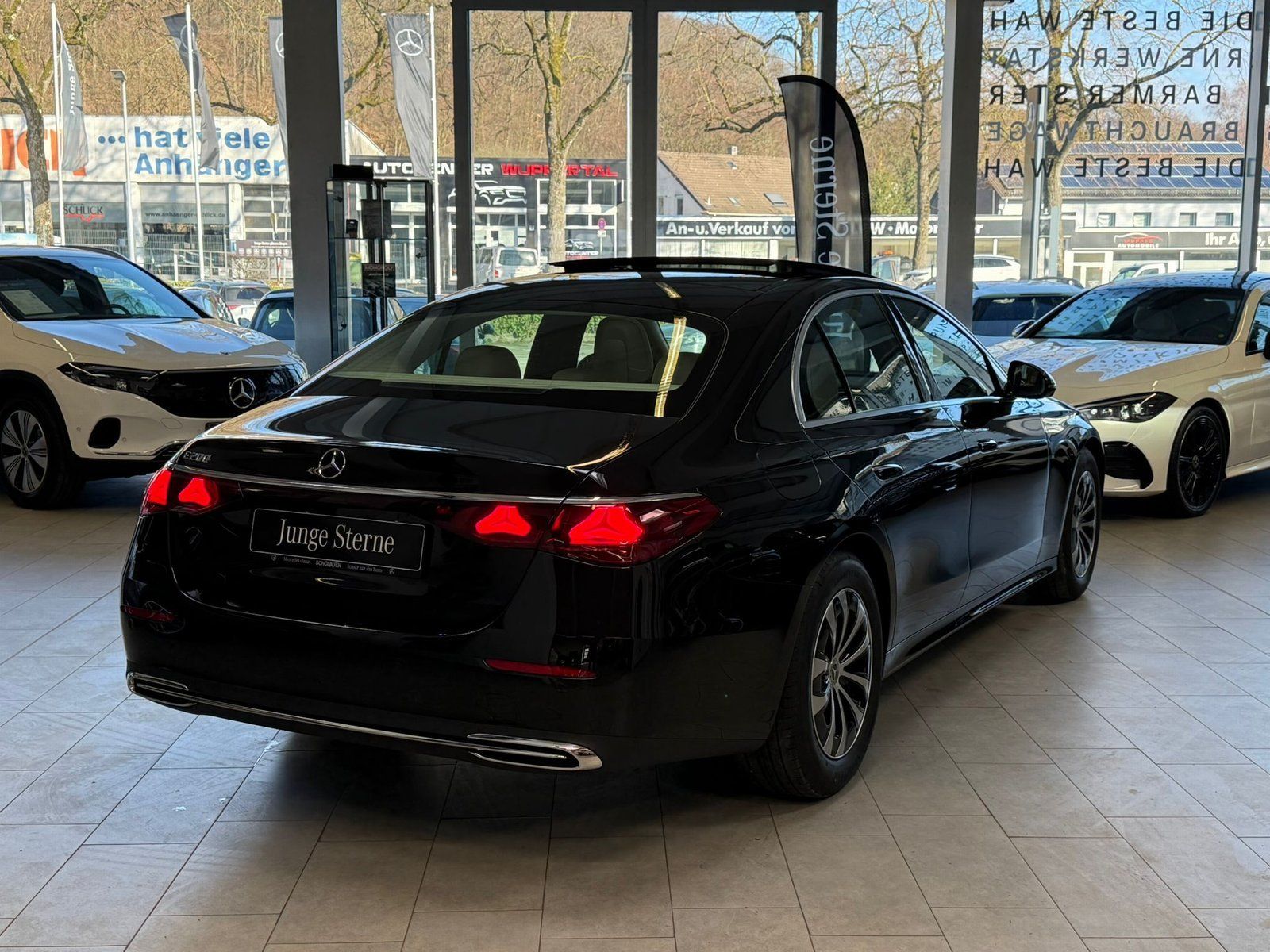 Fahrzeugabbildung Mercedes-Benz E 200 Avantgarde DISTR+PANO+MEMORY+360°+KEYLESS