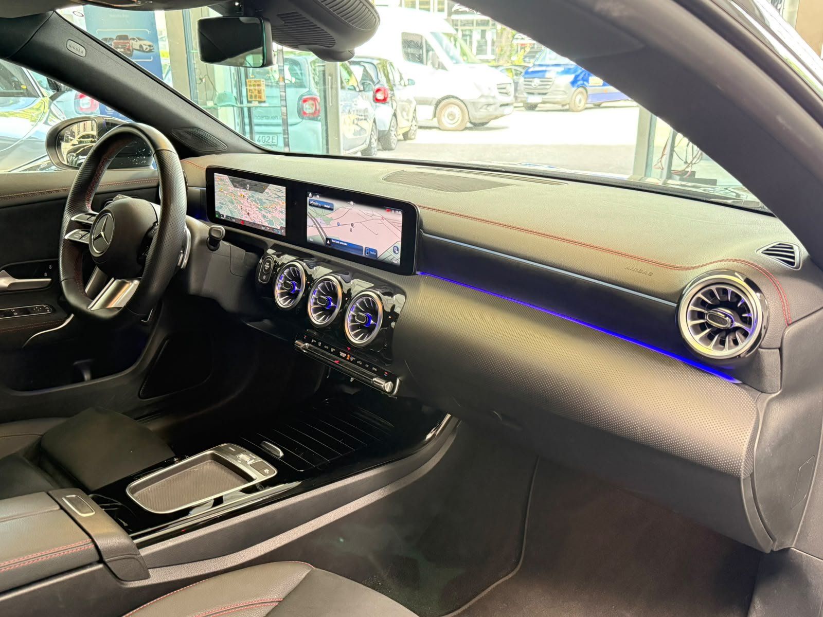 Fahrzeugabbildung Mercedes-Benz CLA 200 AMG NIGHT+KAMERA+KEYLESS+LED+TOTW+AMBI.