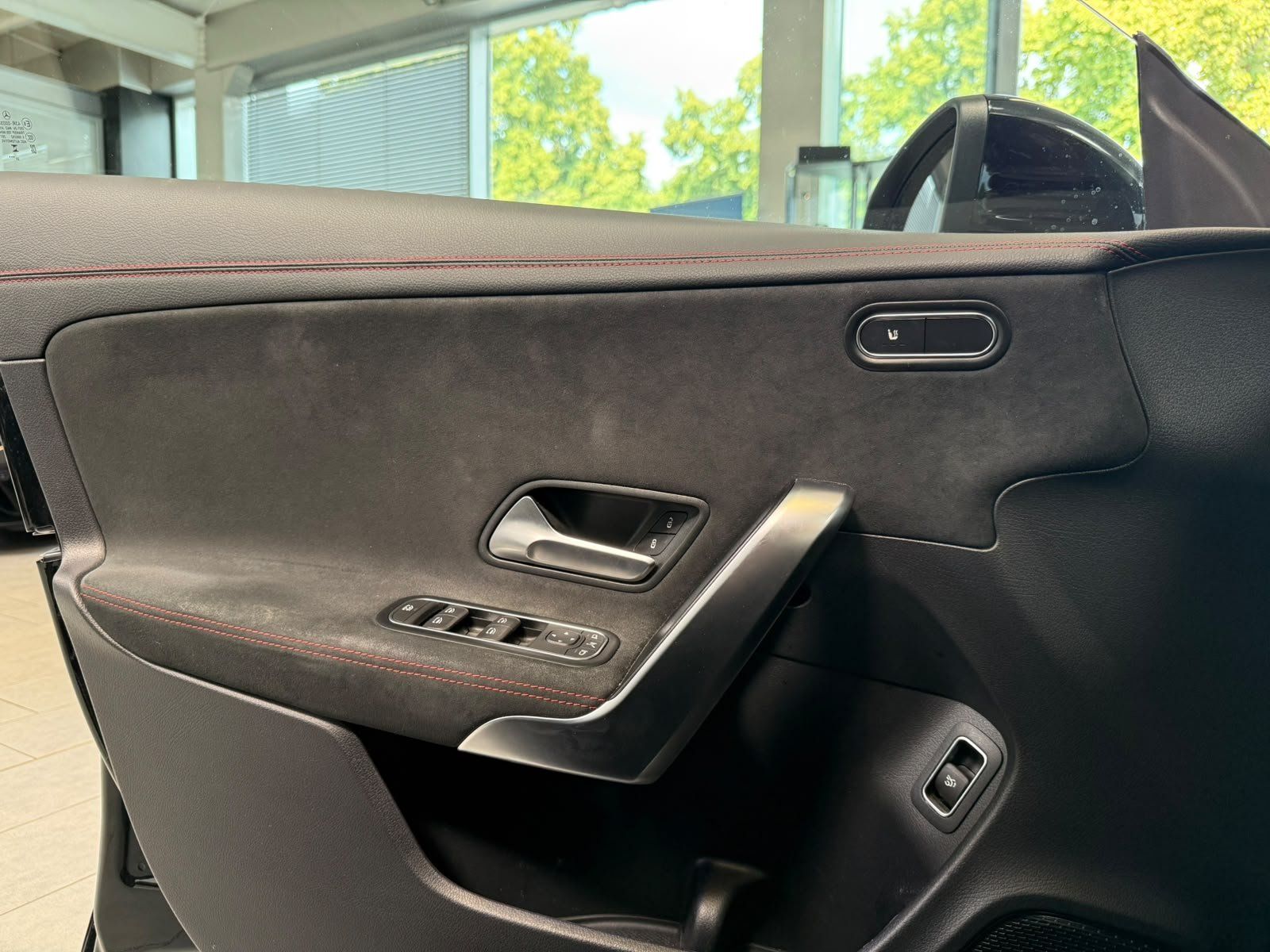 Fahrzeugabbildung Mercedes-Benz CLA 200 AMG NIGHT+KAMERA+KEYLESS+LED+TOTW+AMBI.